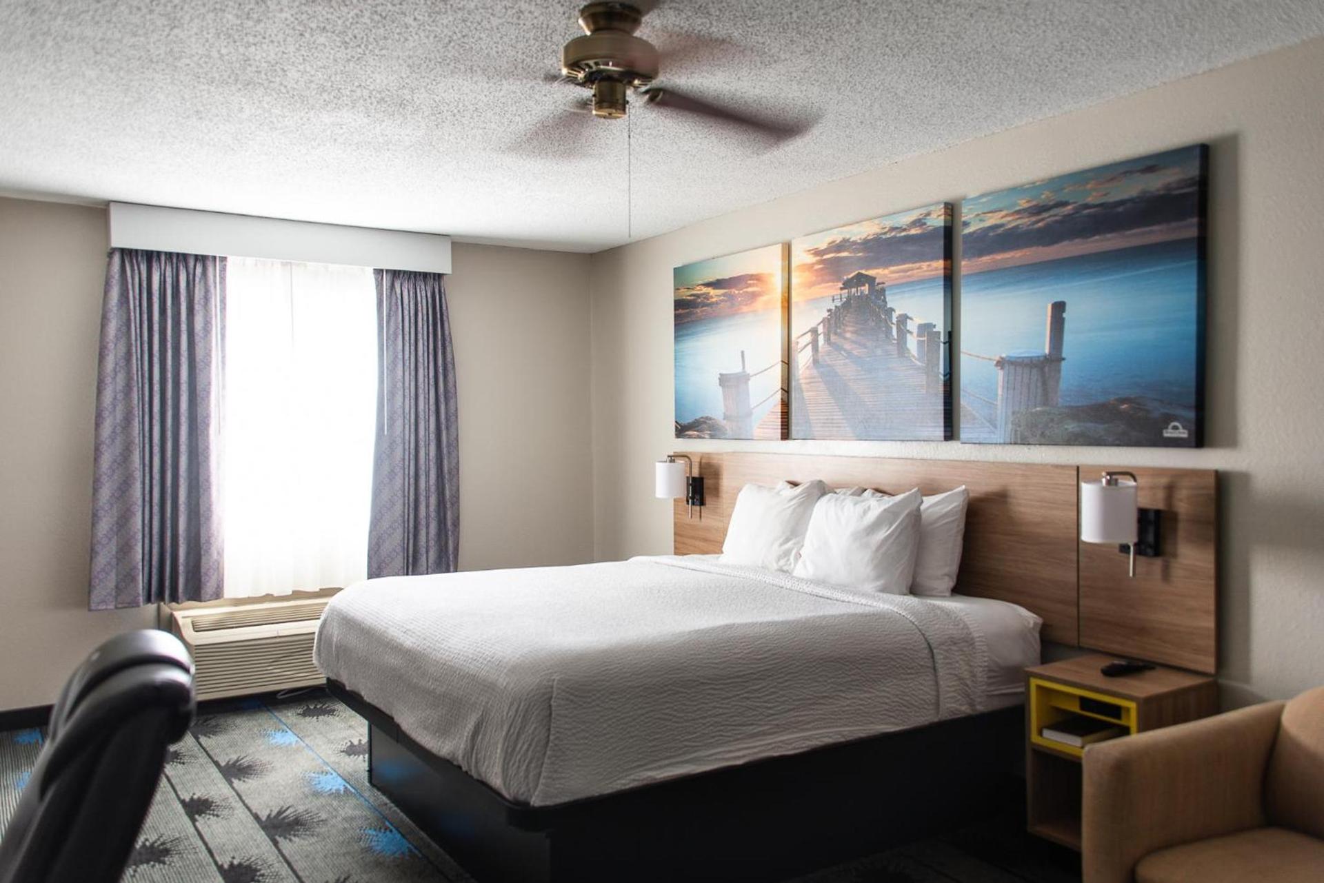 Days Inn by Wyndham Troy photo 21