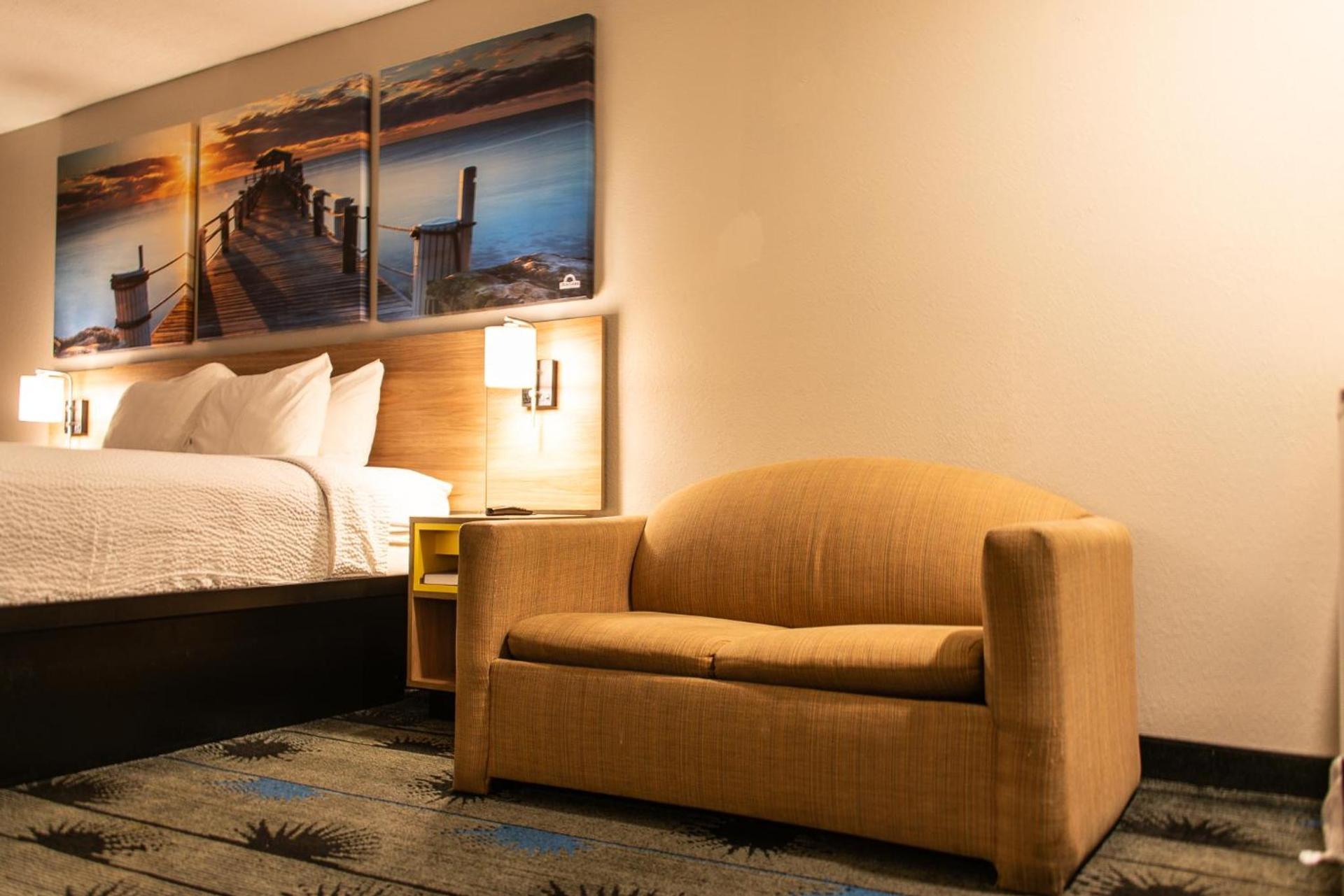 Days Inn by Wyndham Troy photo 22
