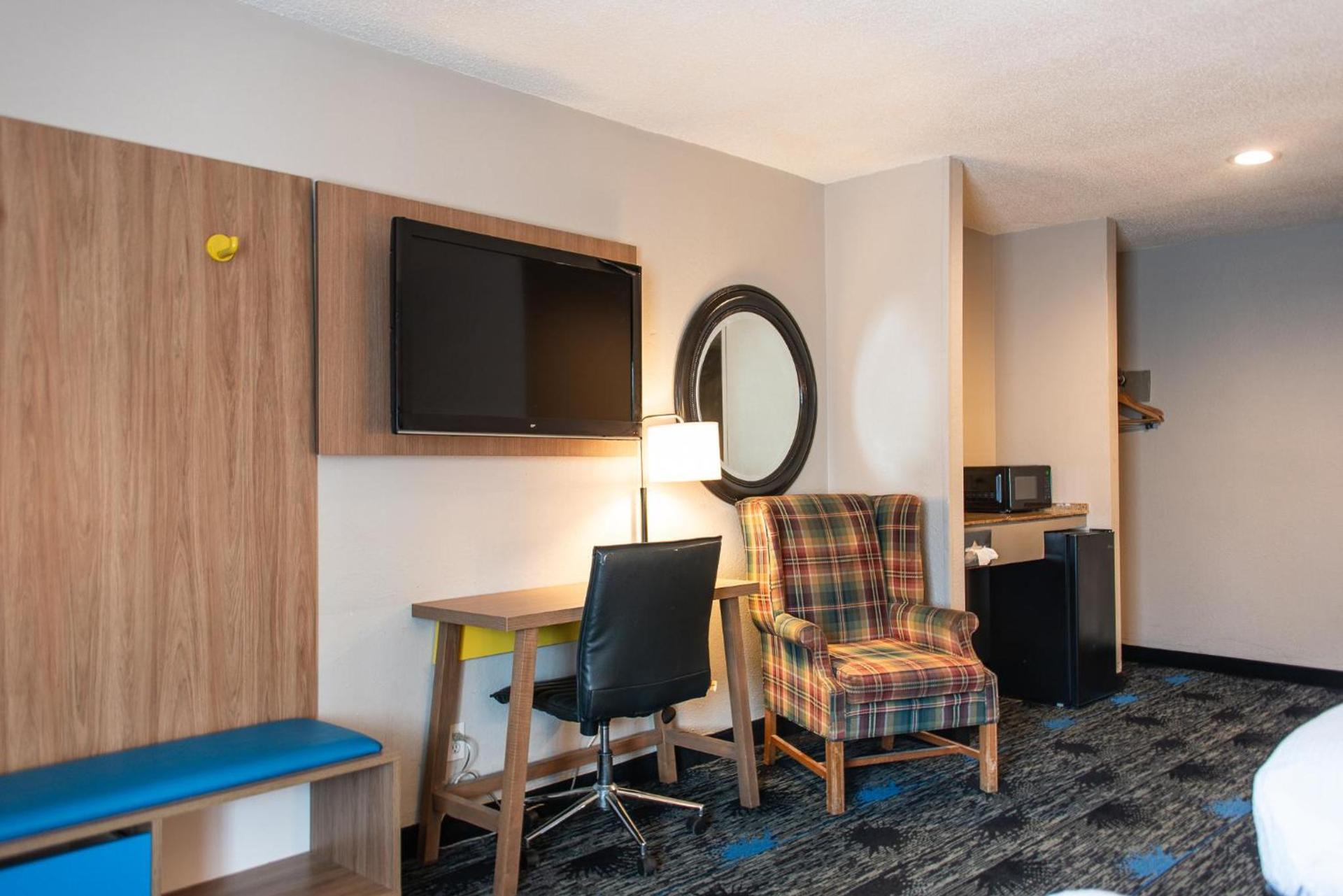 Days Inn by Wyndham Troy photo 23