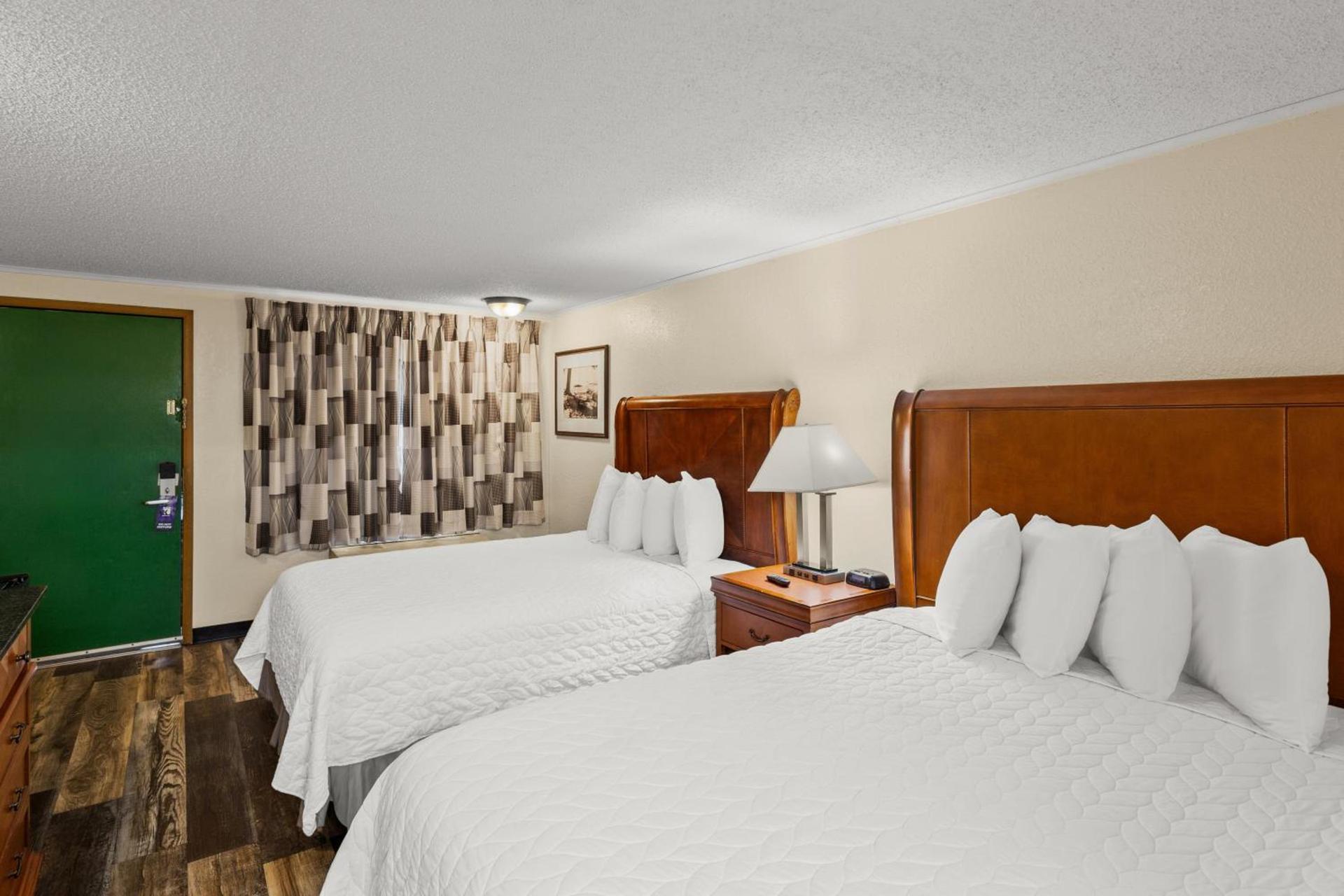 Knights Inn Ashland photo 35