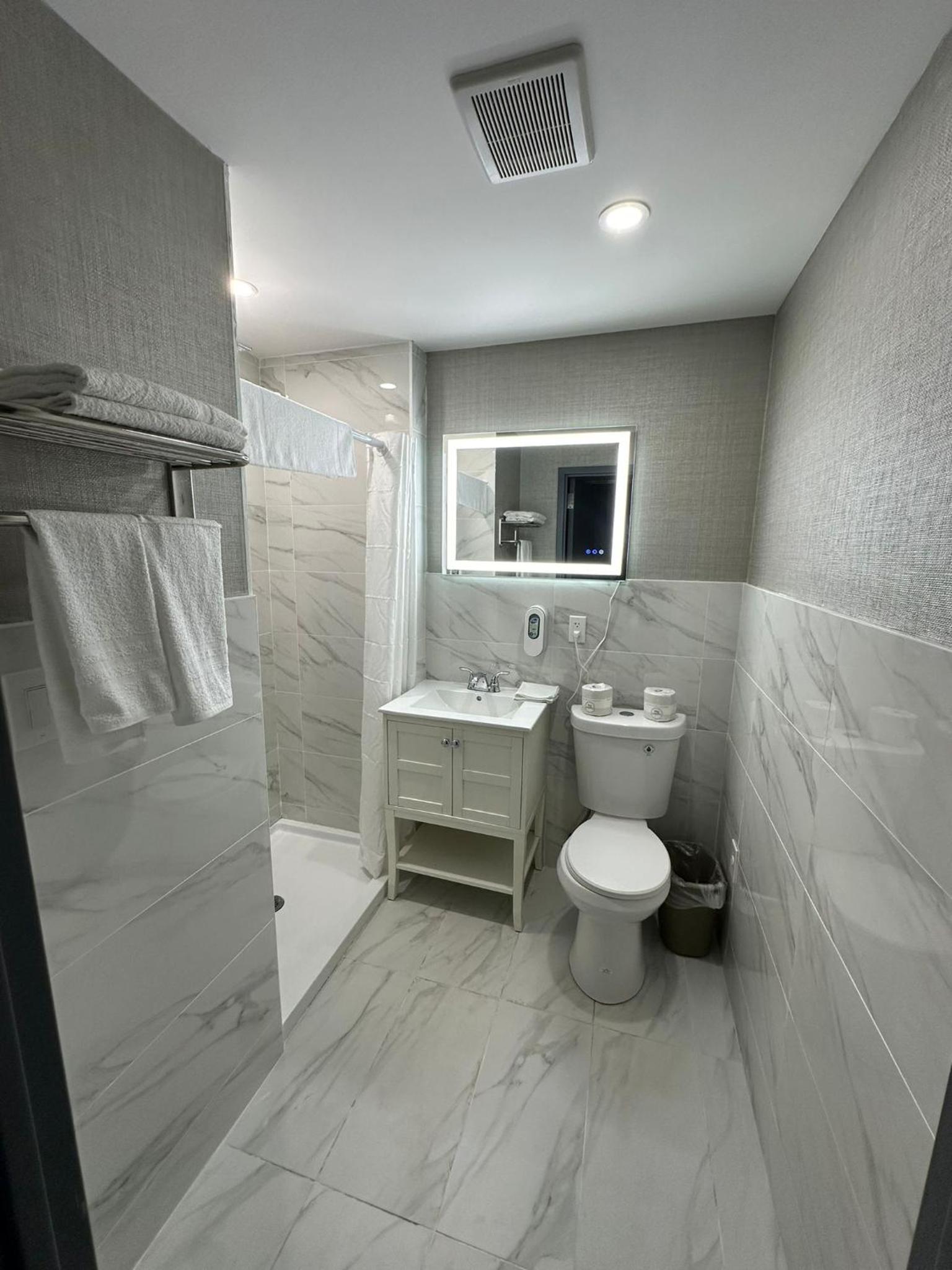 Hotel Fuego Bronx BRAND NEW photo 10