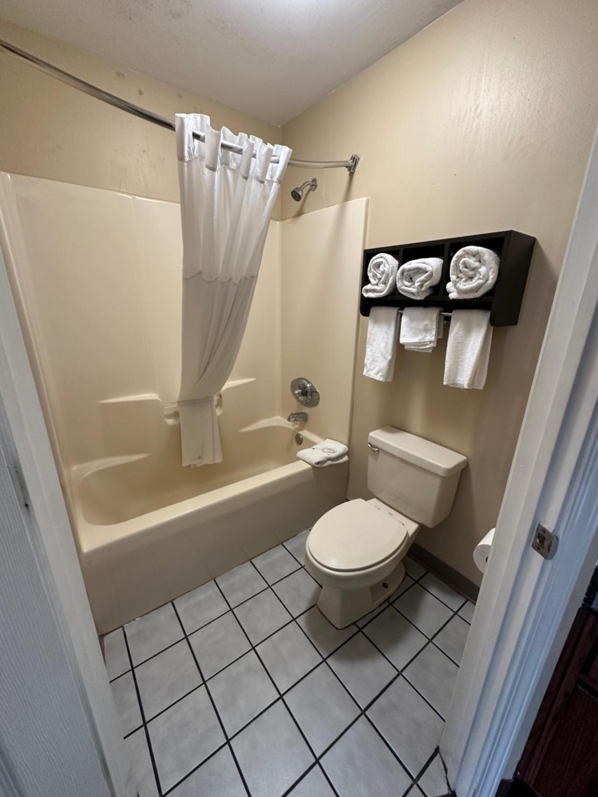Baymont by Wyndham Thomasville photo 58