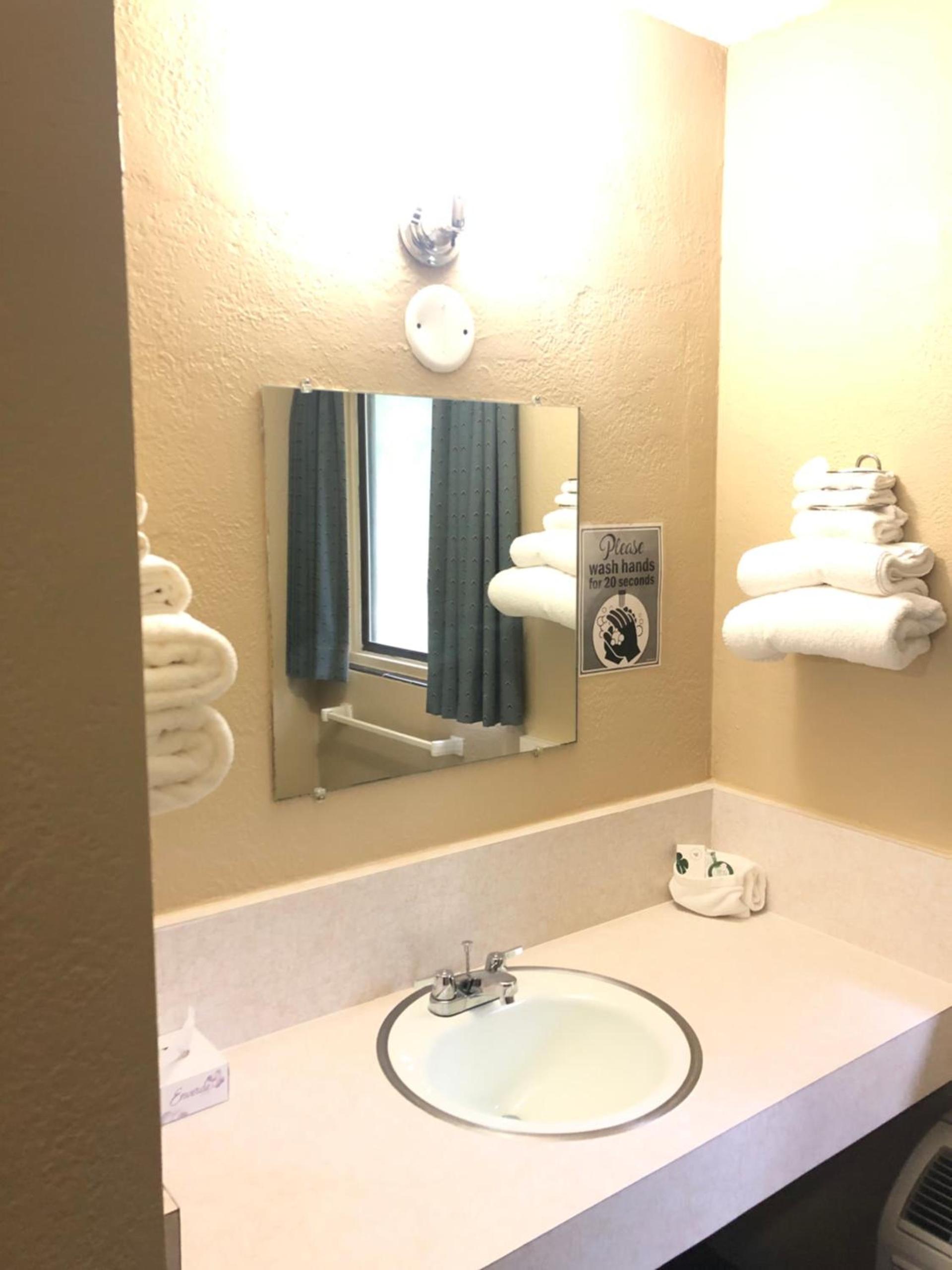 Laurel Park Inn photo 13