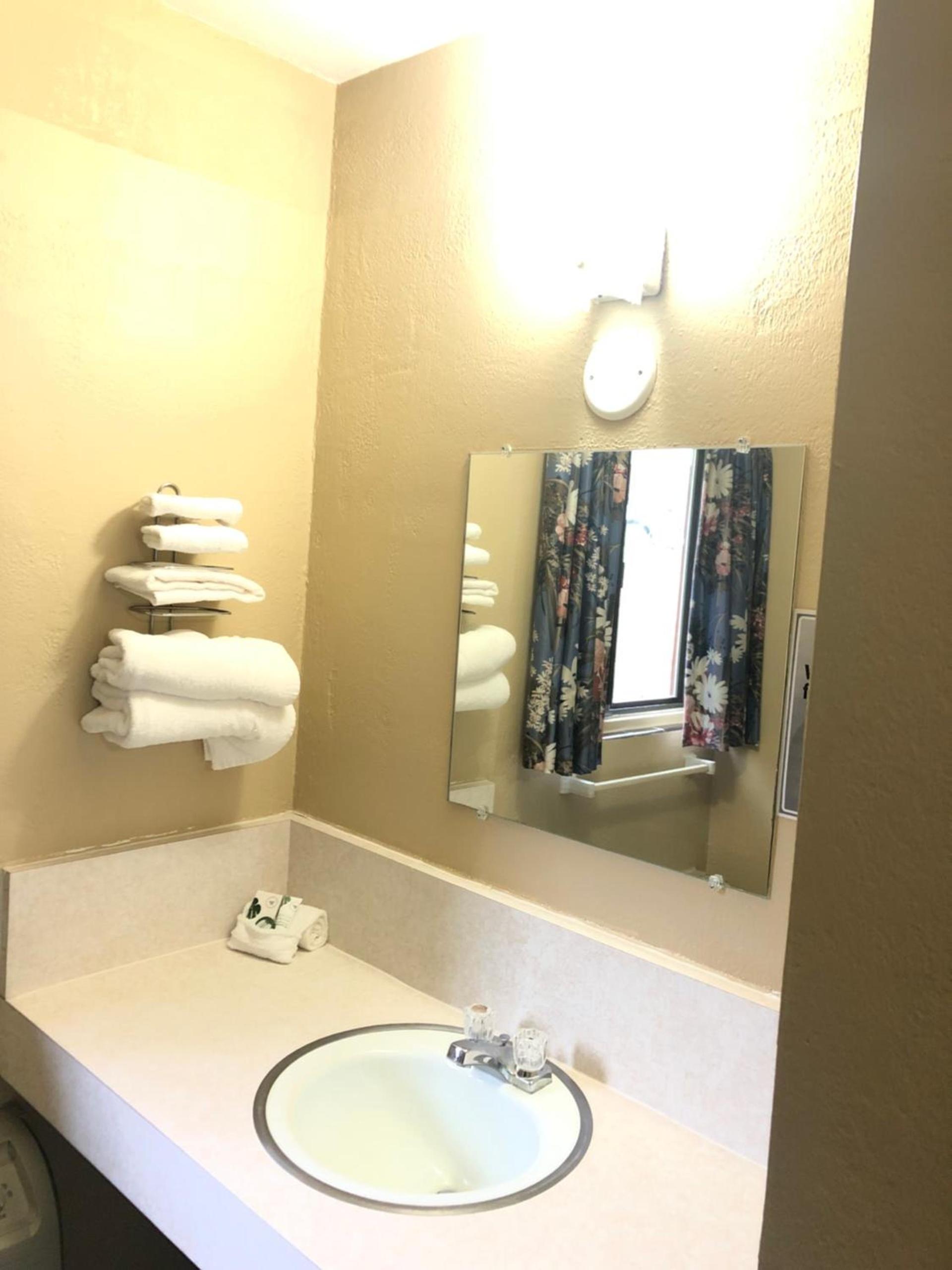 Laurel Park Inn photo 10