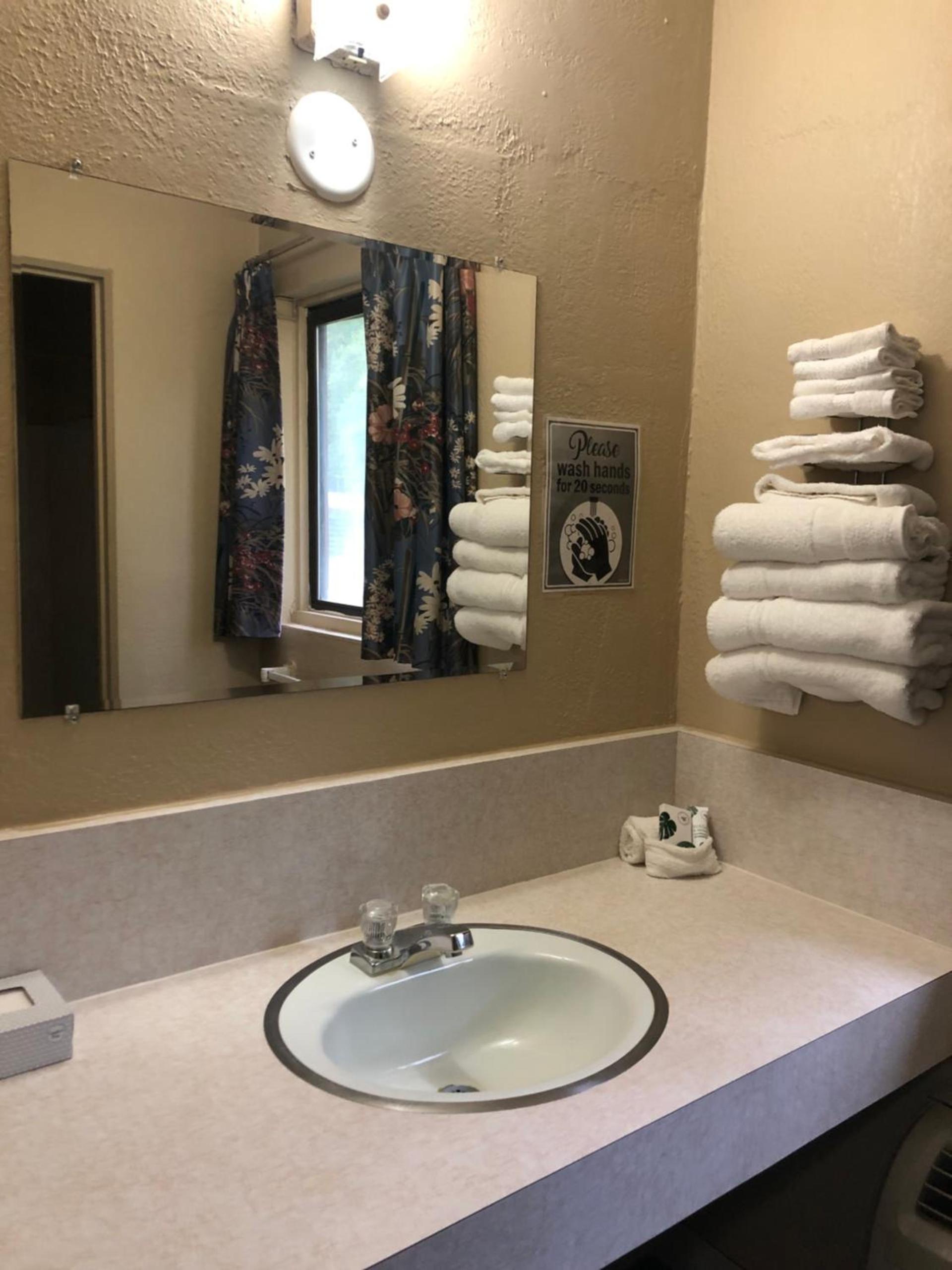 Laurel Park Inn photo 12