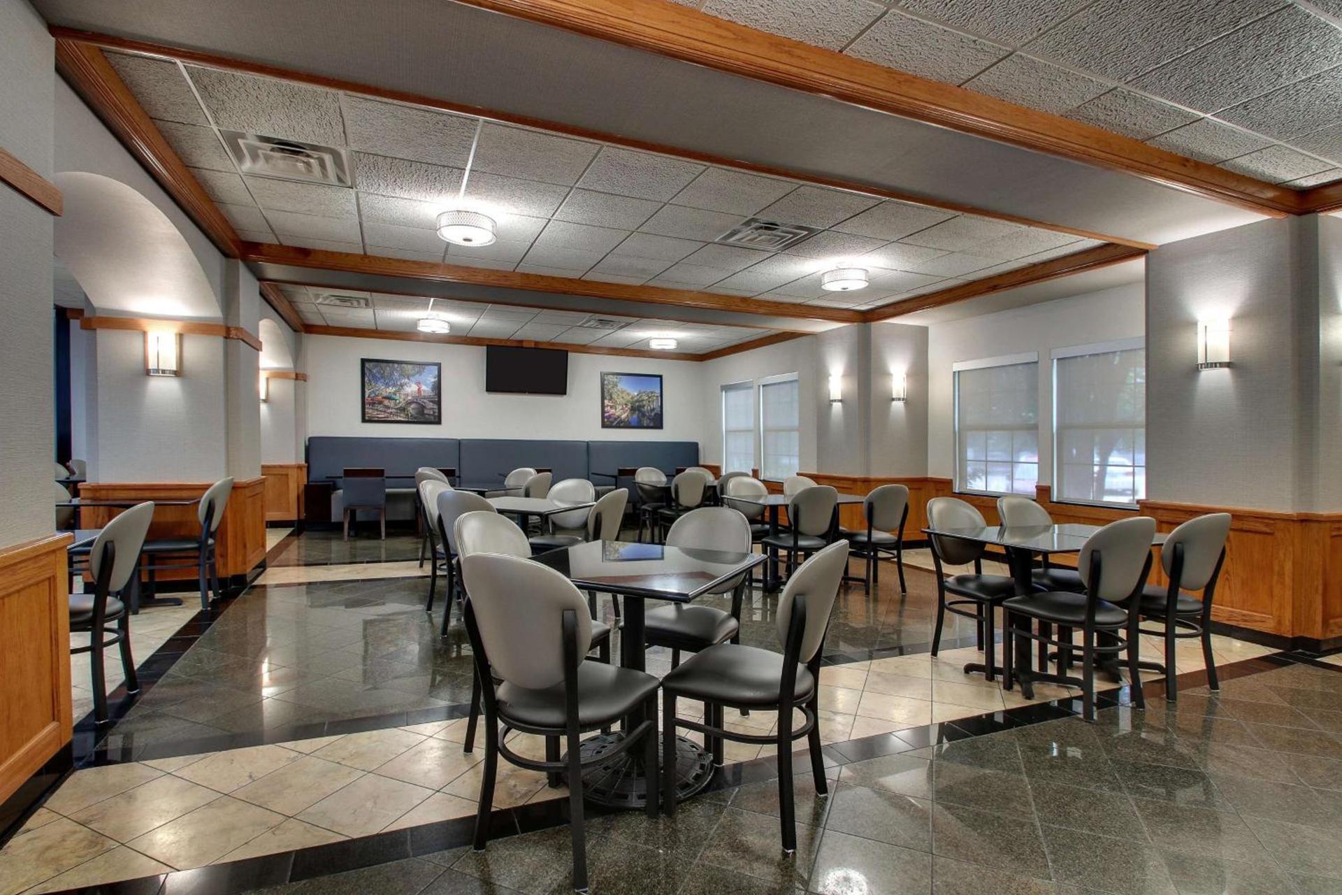 Drury Inn & Suites San Antonio Northwest Medical Center photo 12