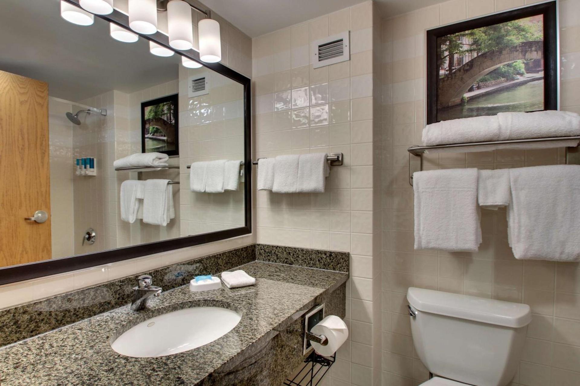 Drury Inn & Suites San Antonio Northwest Medical Center photo 18