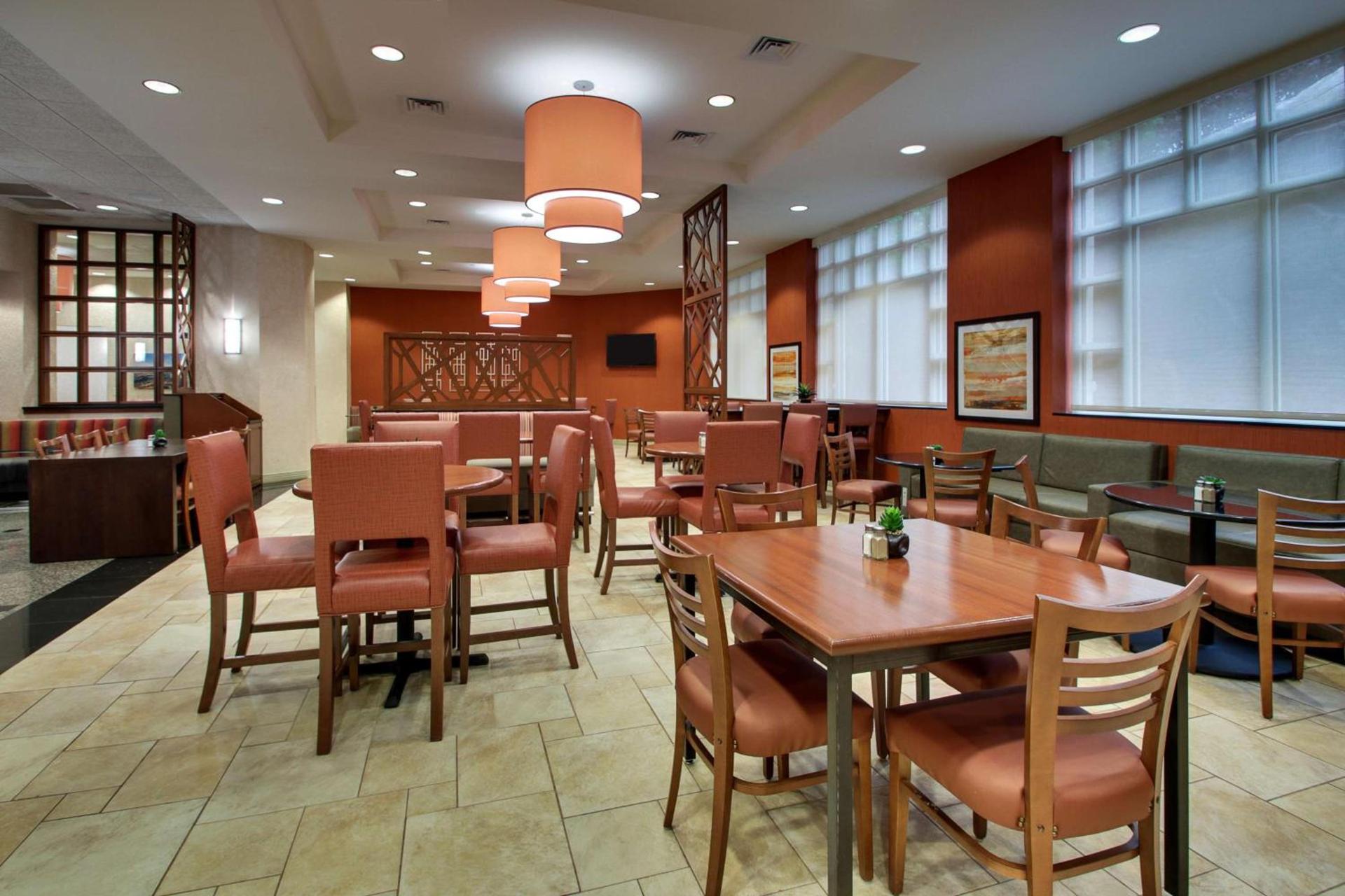 Drury Inn & Suites Charlotte Northlake photo 8
