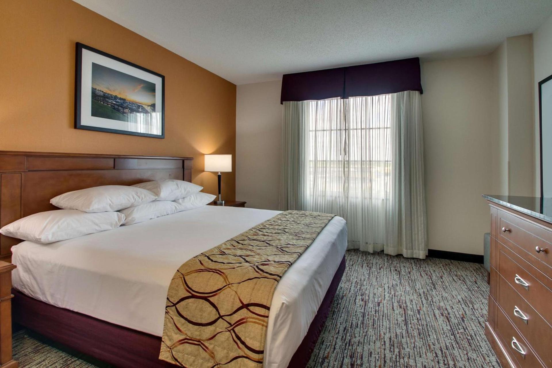 Drury Inn & Suites Charlotte Northlake photo 20