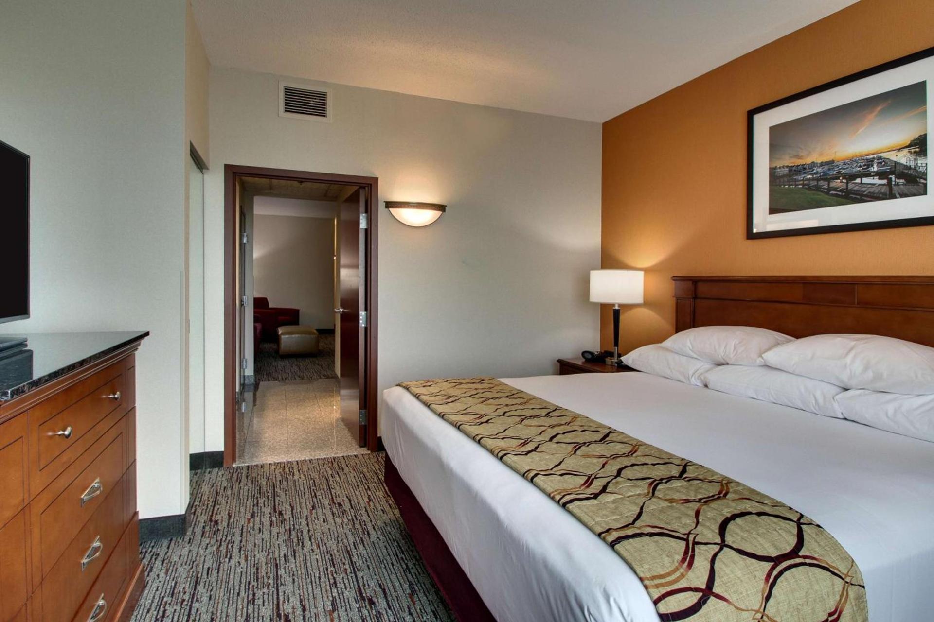 Drury Inn & Suites Charlotte Northlake photo 21