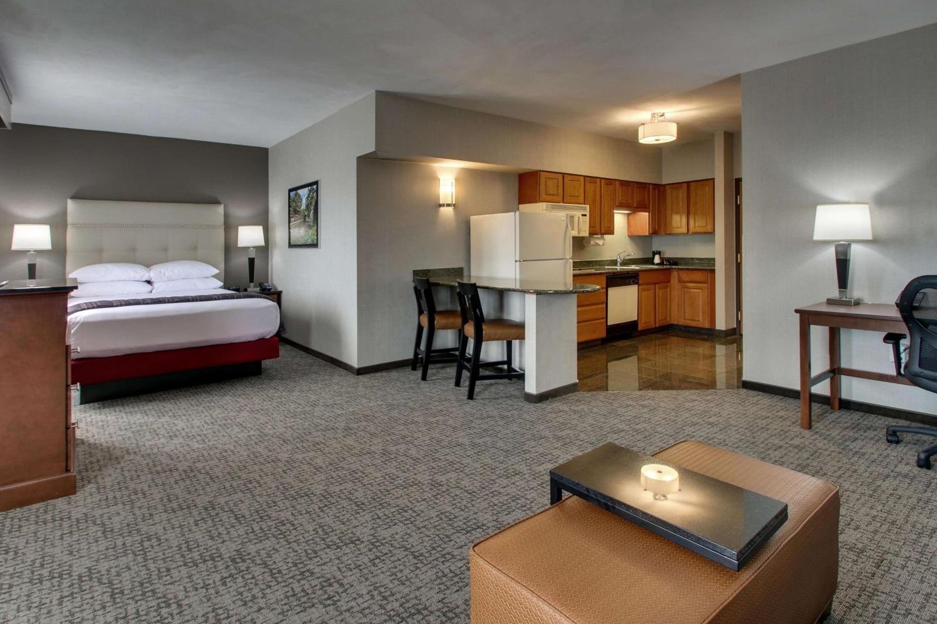 Drury Inn & Suites San Antonio Northwest Medical Center photo 34