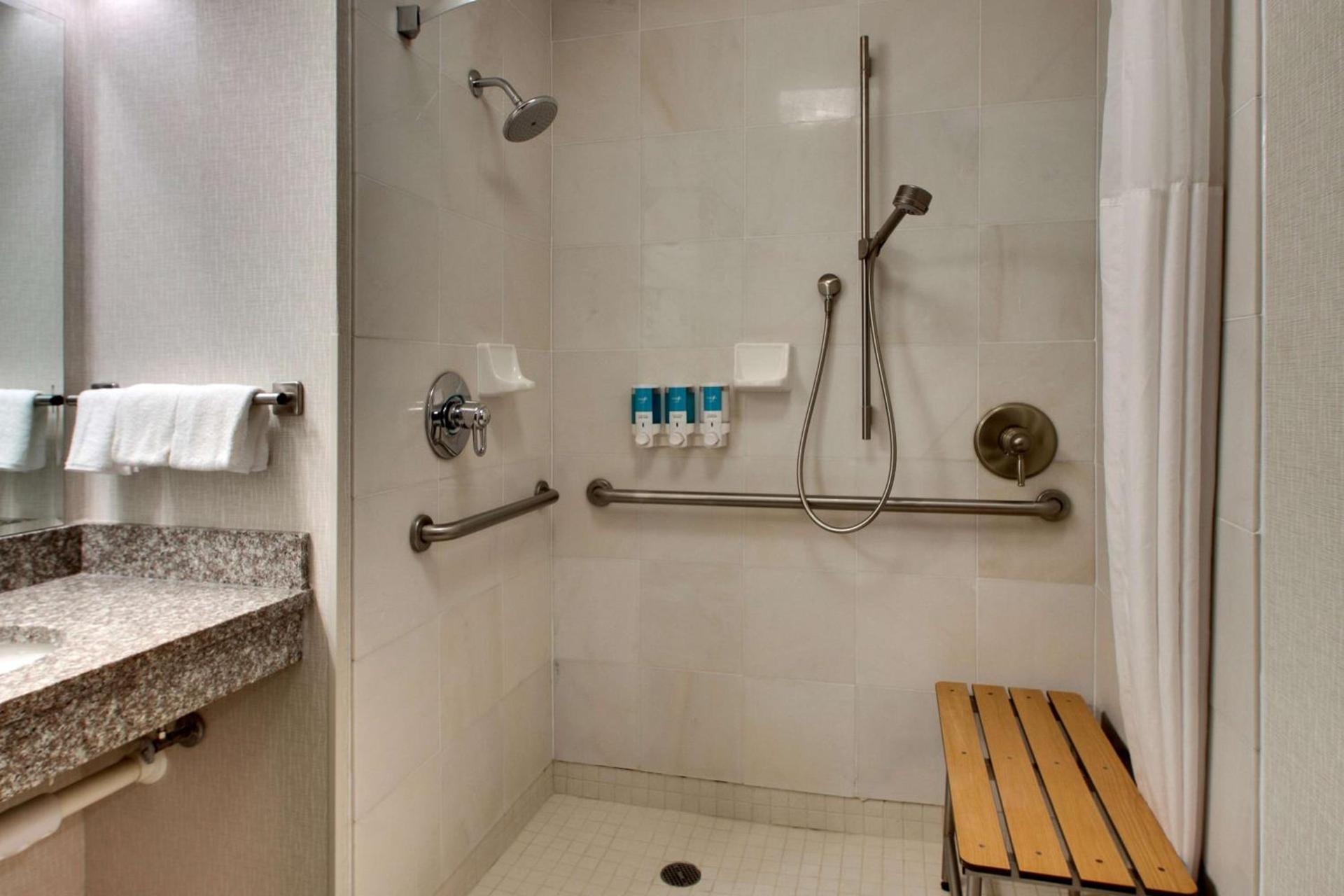 Drury Inn & Suites Charlotte Northlake photo 47
