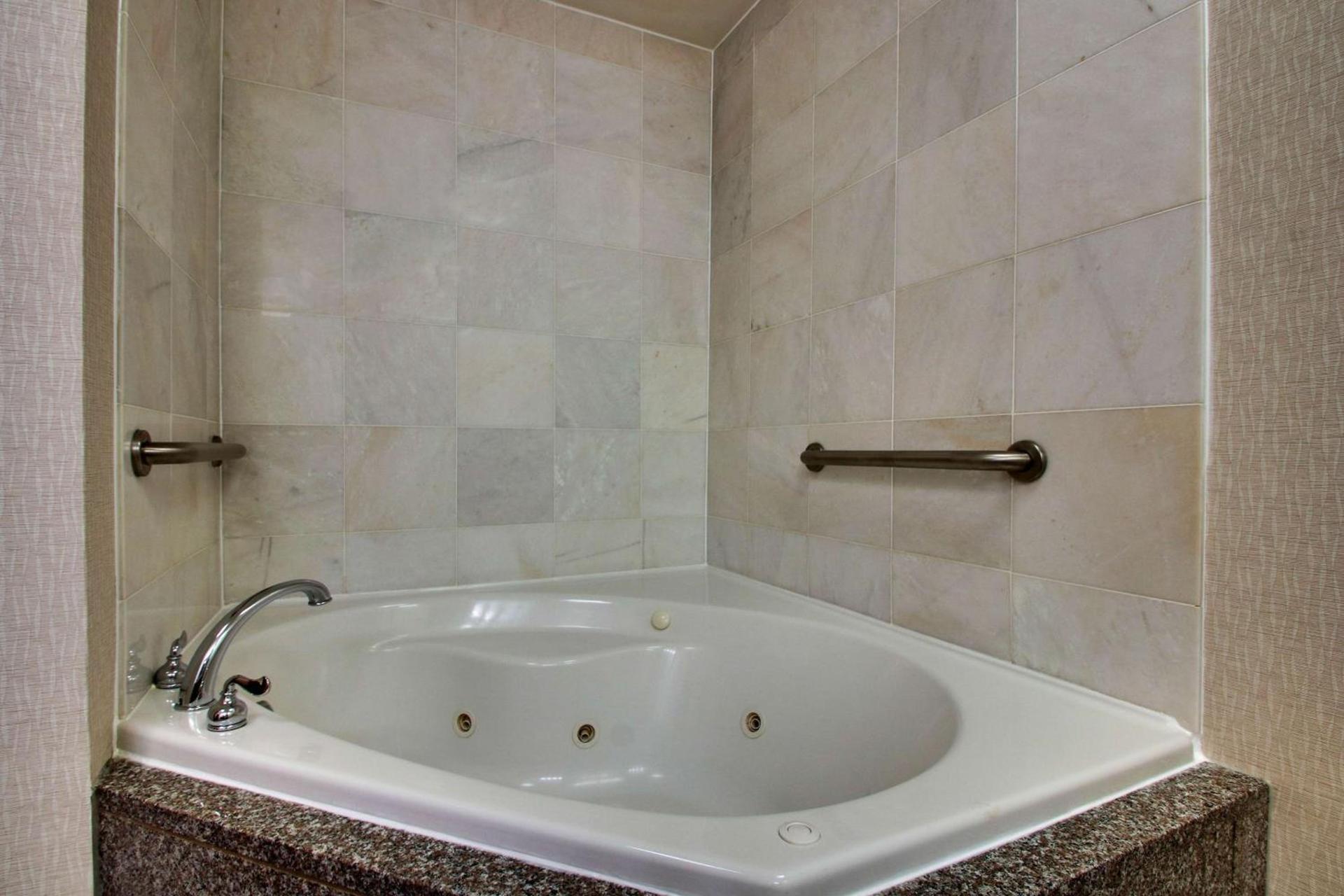 Drury Inn & Suites Findlay photo 31