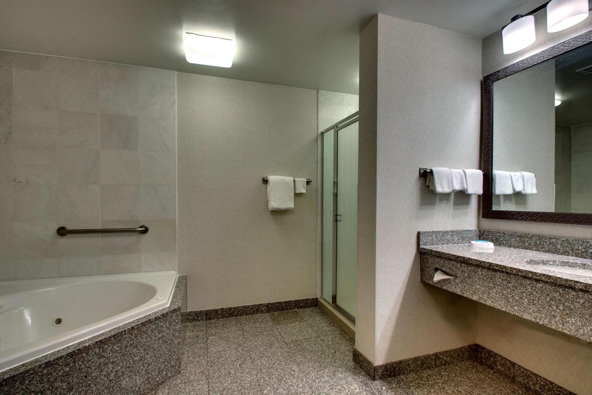 Drury Inn & Suites Findlay photo 32