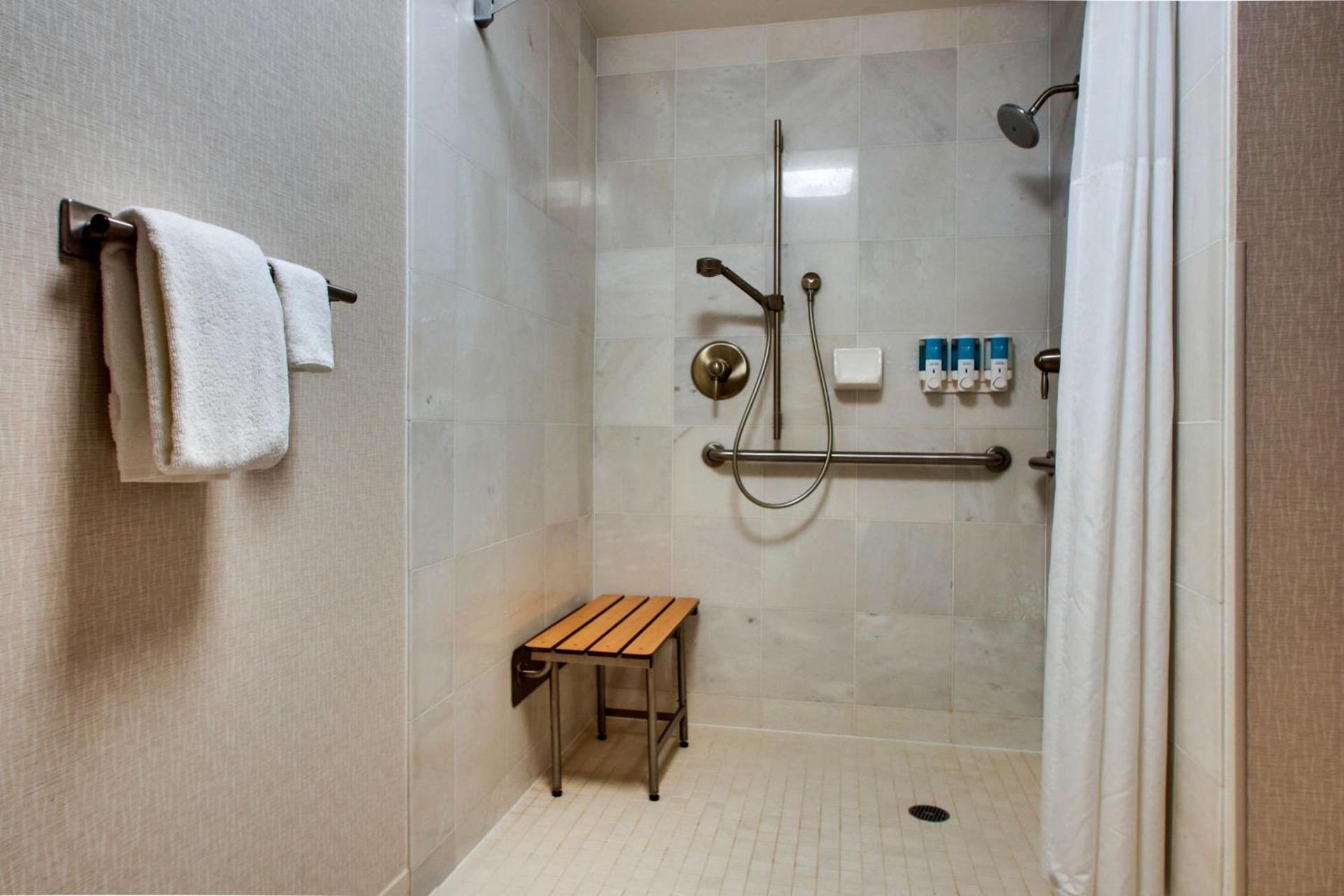 Drury Inn & Suites Findlay photo 55