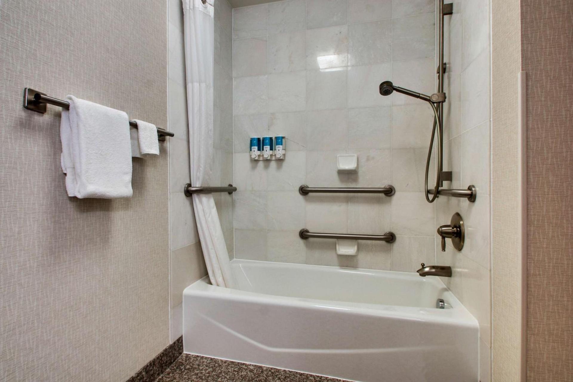 Drury Inn & Suites Findlay photo 54