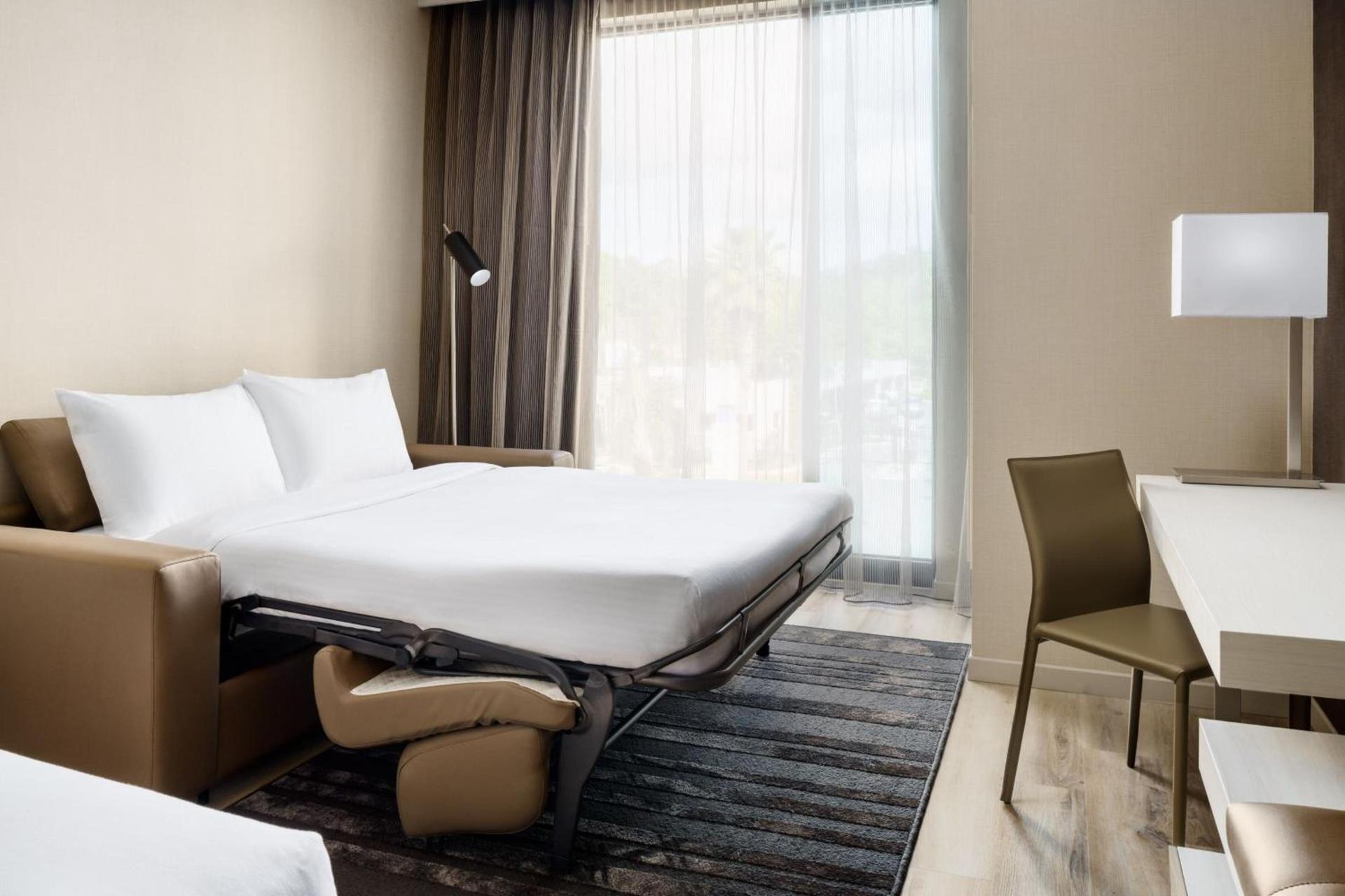 AC Hotel by Marriott Jacksonville St Johns Town Center photo 26