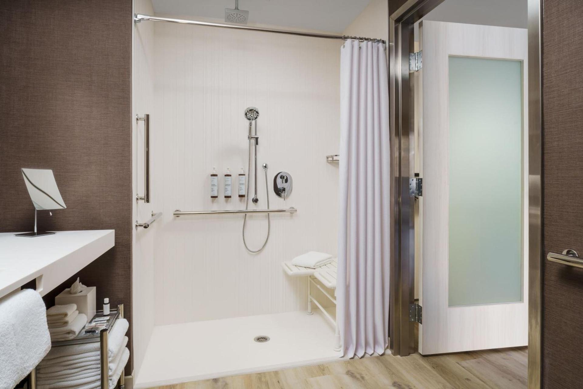 AC Hotel by Marriott Jacksonville St Johns Town Center photo 33
