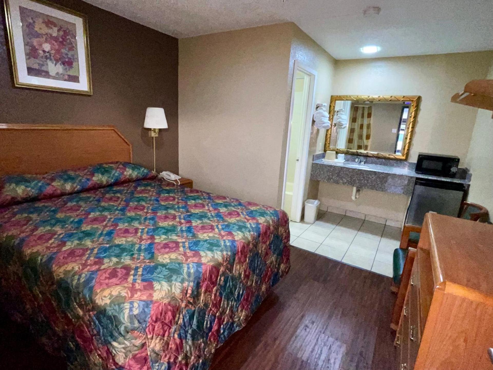 Golden Inn Dallas by Hotel O photo 3