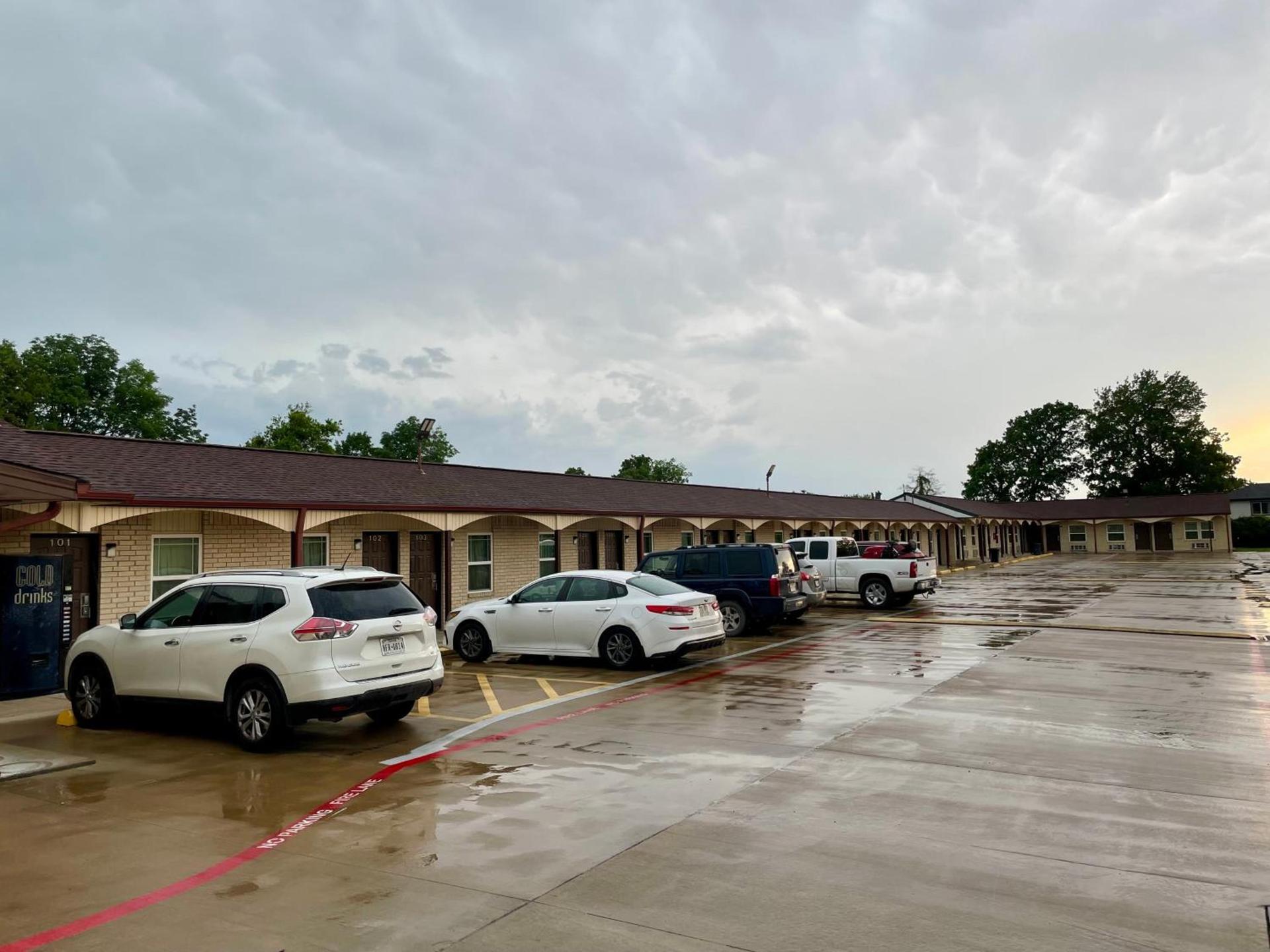 Golden Inn Dallas by Hotel O photo 9