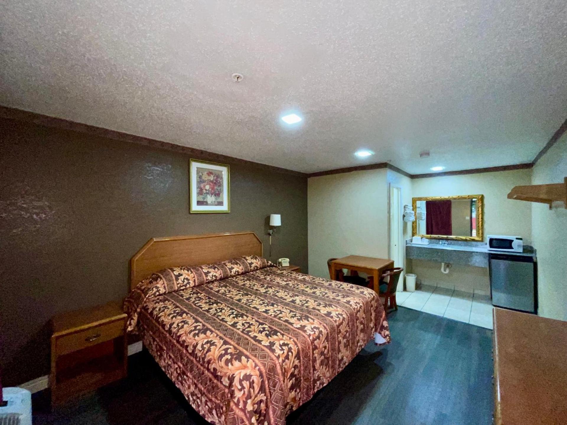 Golden Inn Dallas by Hotel O photo 2