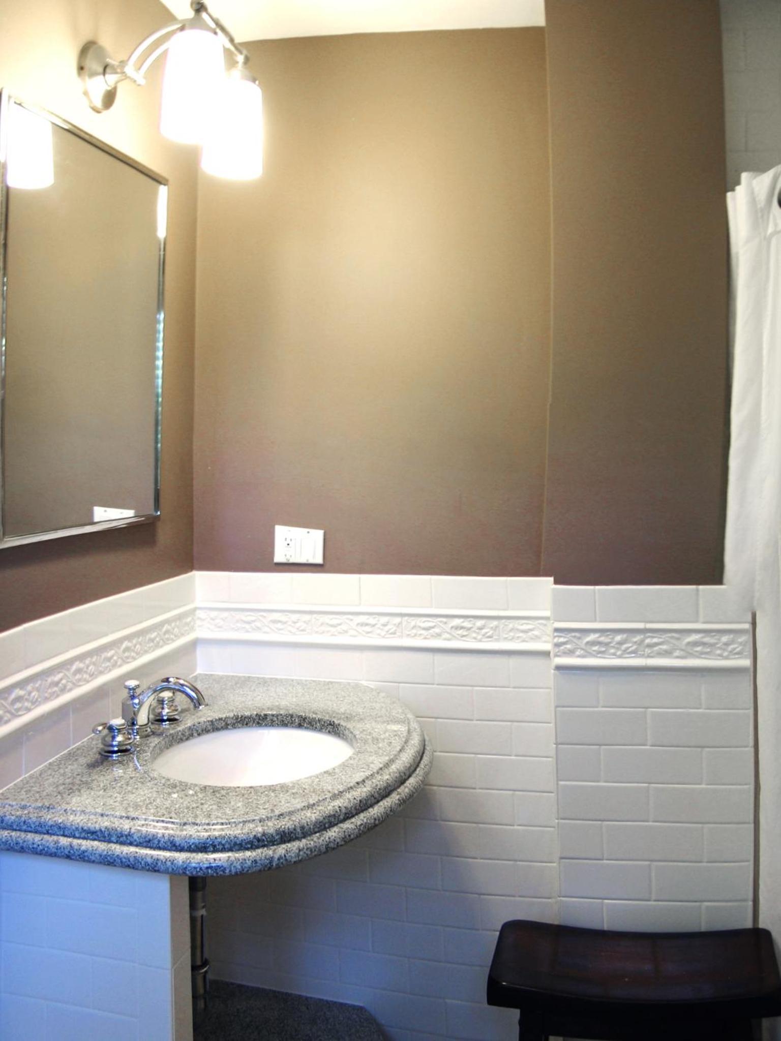Longwood Inn photo 22