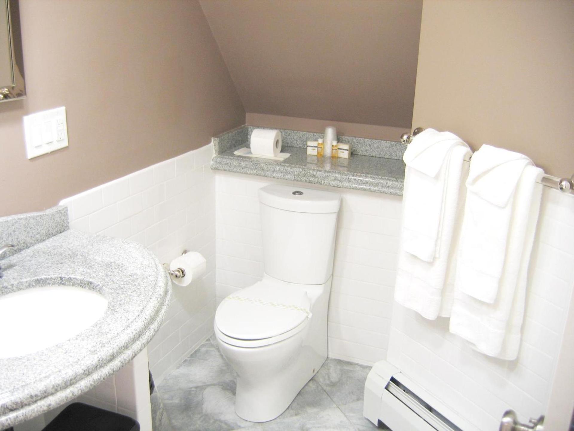 Longwood Inn photo 3
