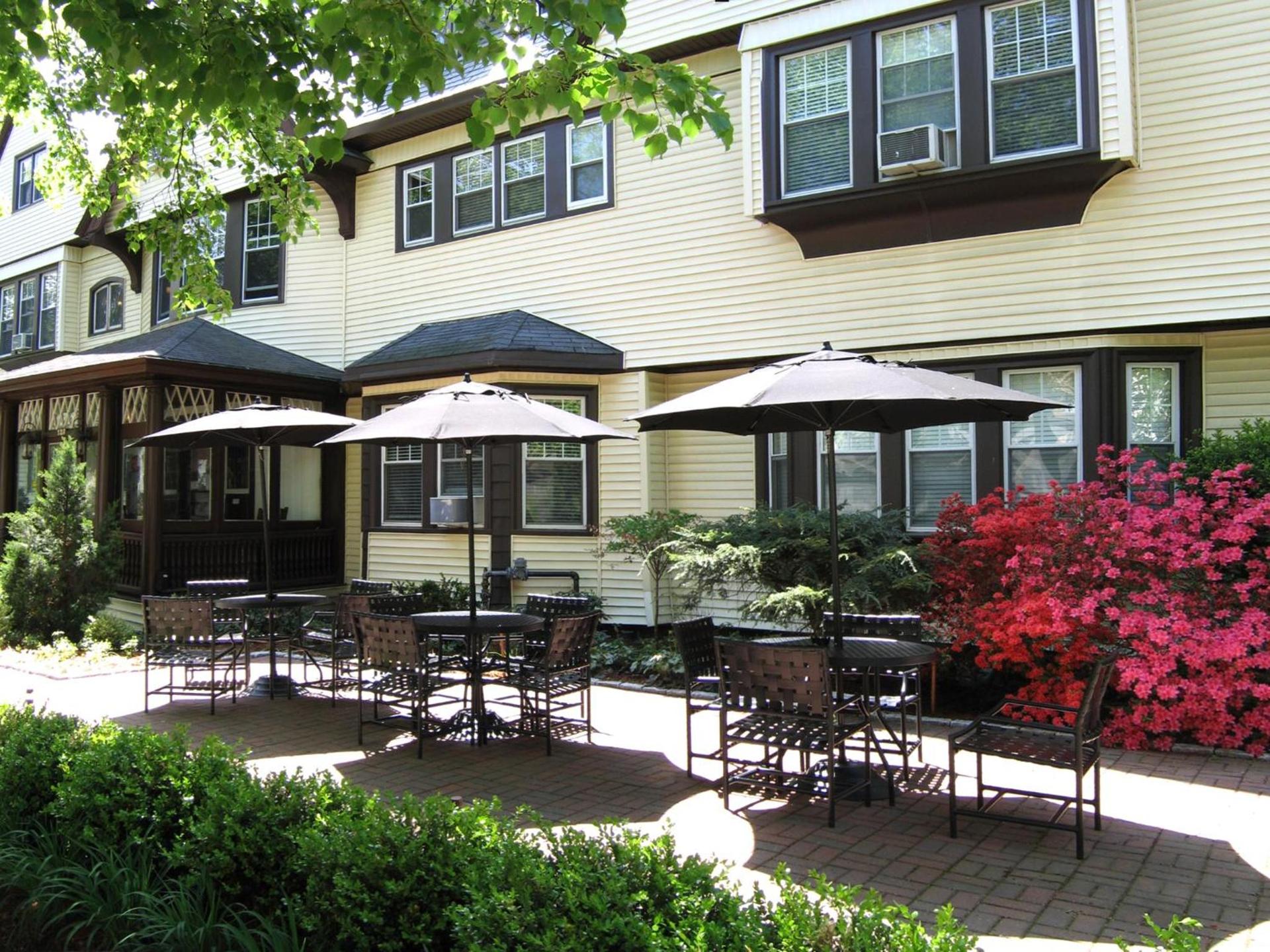 Longwood Inn photo 9
