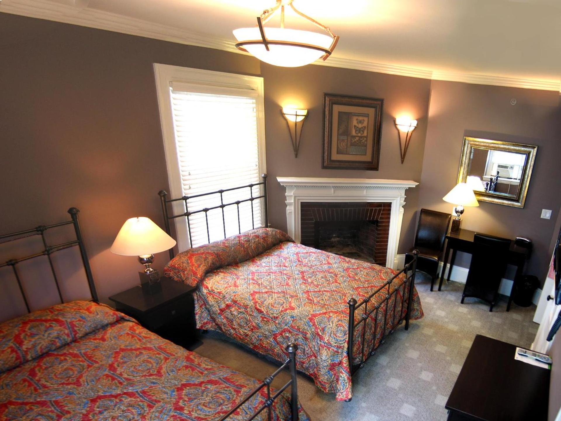 Longwood Inn photo 17