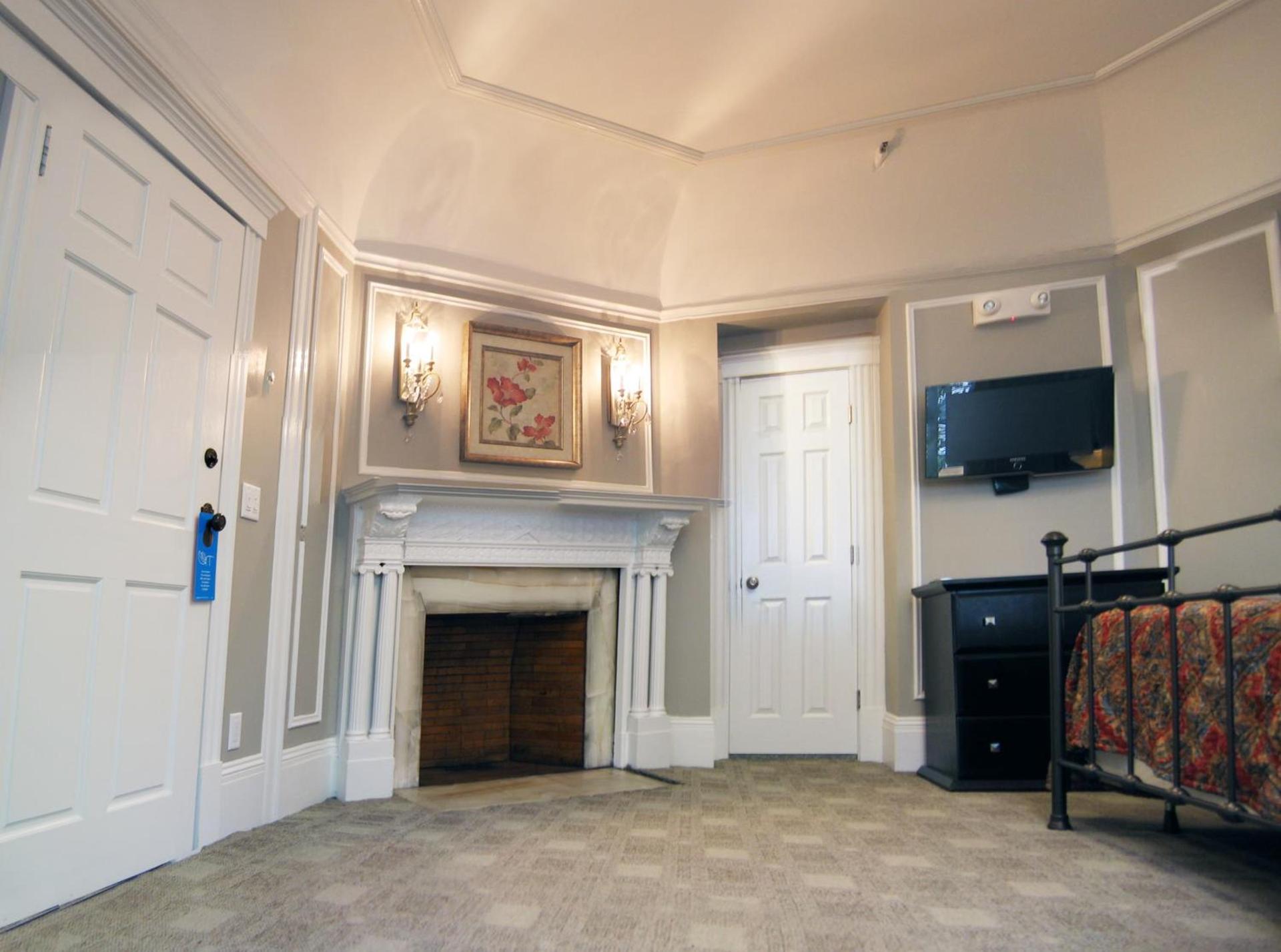 Longwood Inn photo 25
