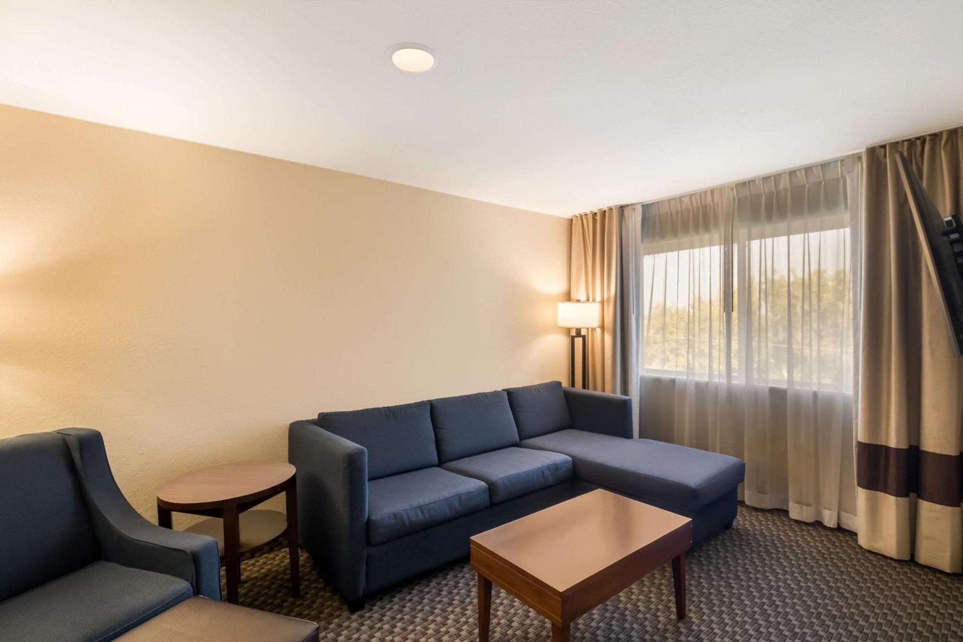 Comfort Inn Fort Morgan photo 11