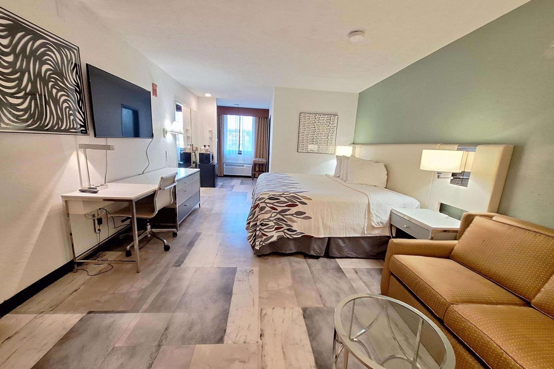 Travelodge by Wyndham Indianapolis Speedway photo 35