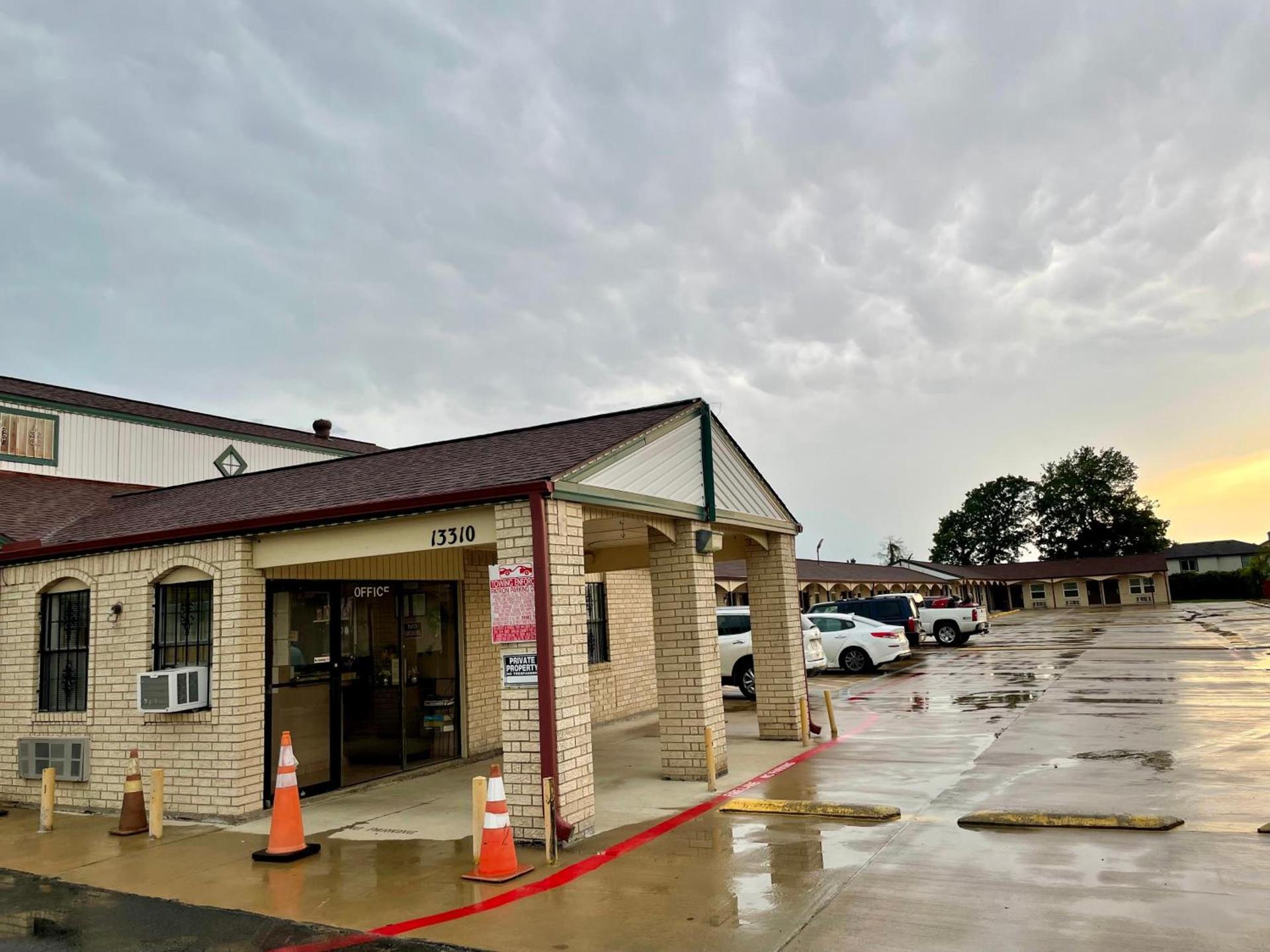 Golden Inn Dallas by Hotel O photo 10