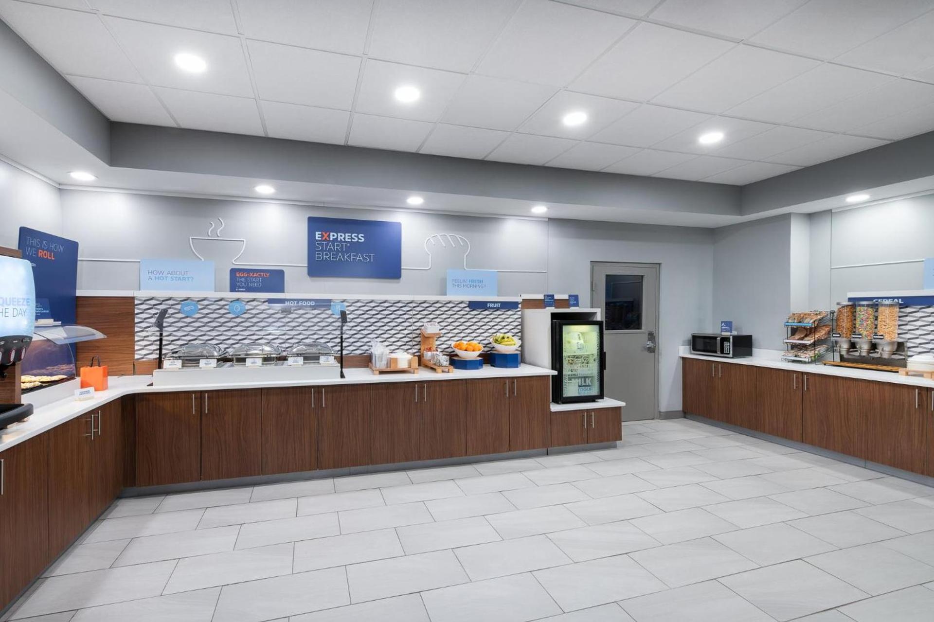 Holiday Inn Express Atlanta West - Theme Park Area by IHG photo 77