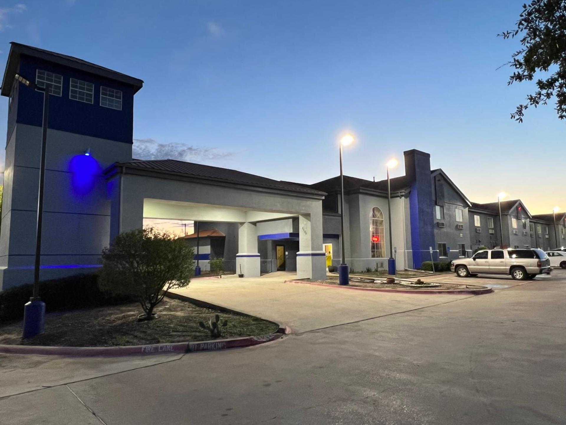 Americas Best Value Inn & Suites Haltom City Ft. Worth photo 7
