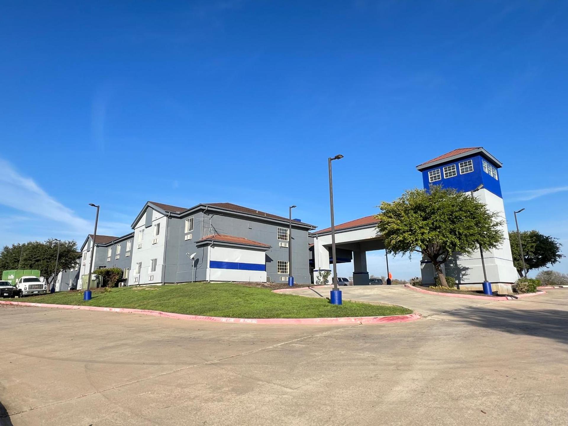 Americas Best Value Inn & Suites Haltom City Ft. Worth photo 9