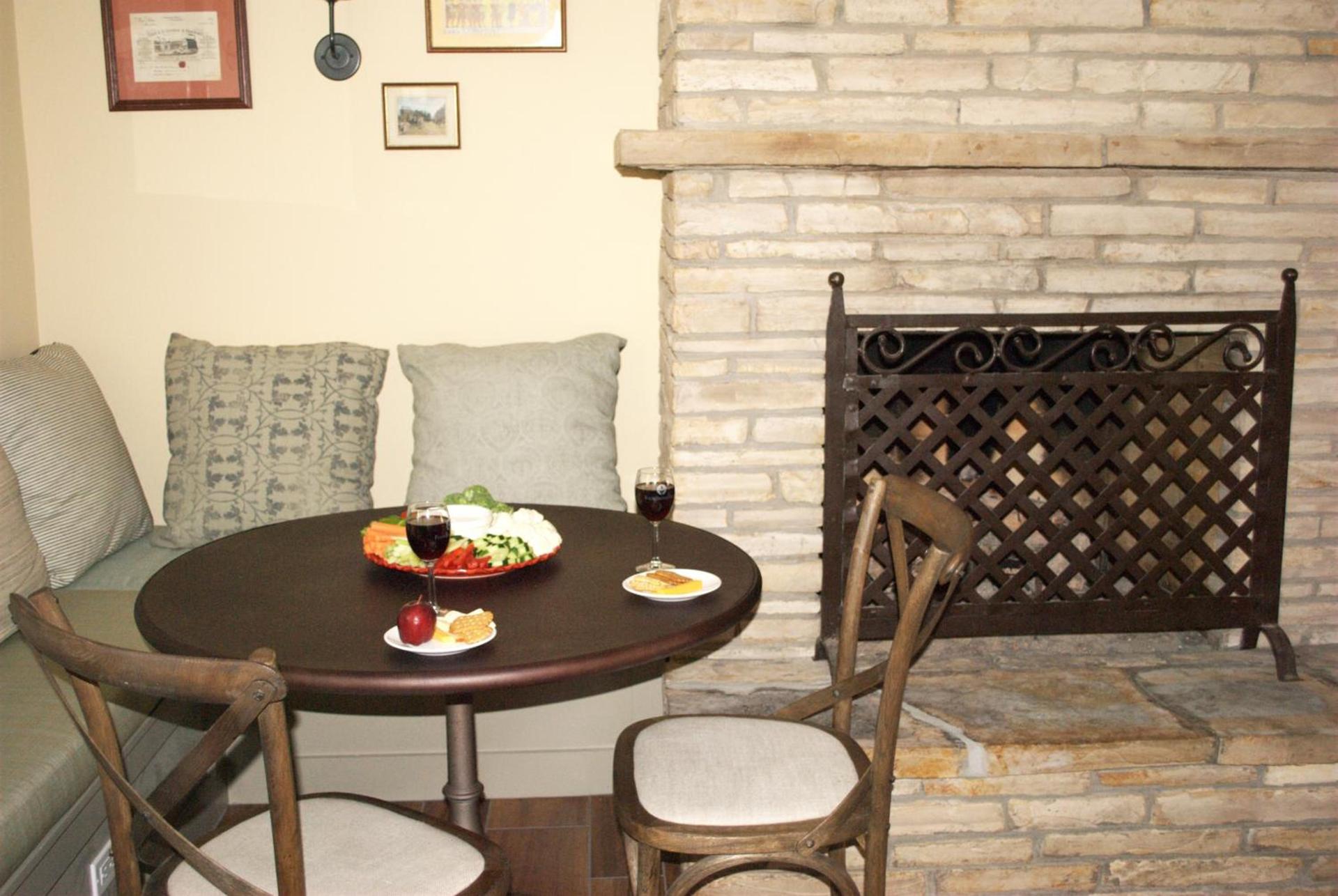 Coachman's Inn, A Four Sisters Inn photo 3