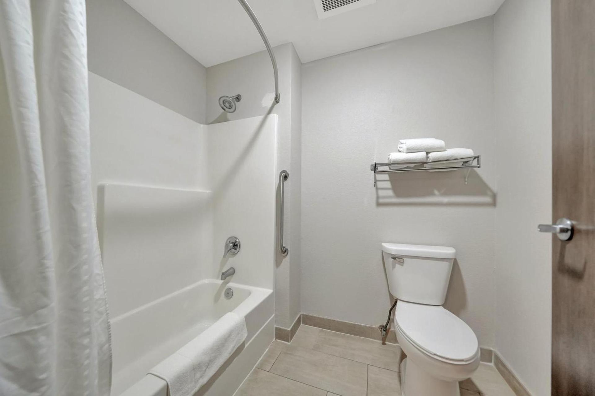 Holiday Inn Express Hotel & Suites Beatrice by IHG photo 48