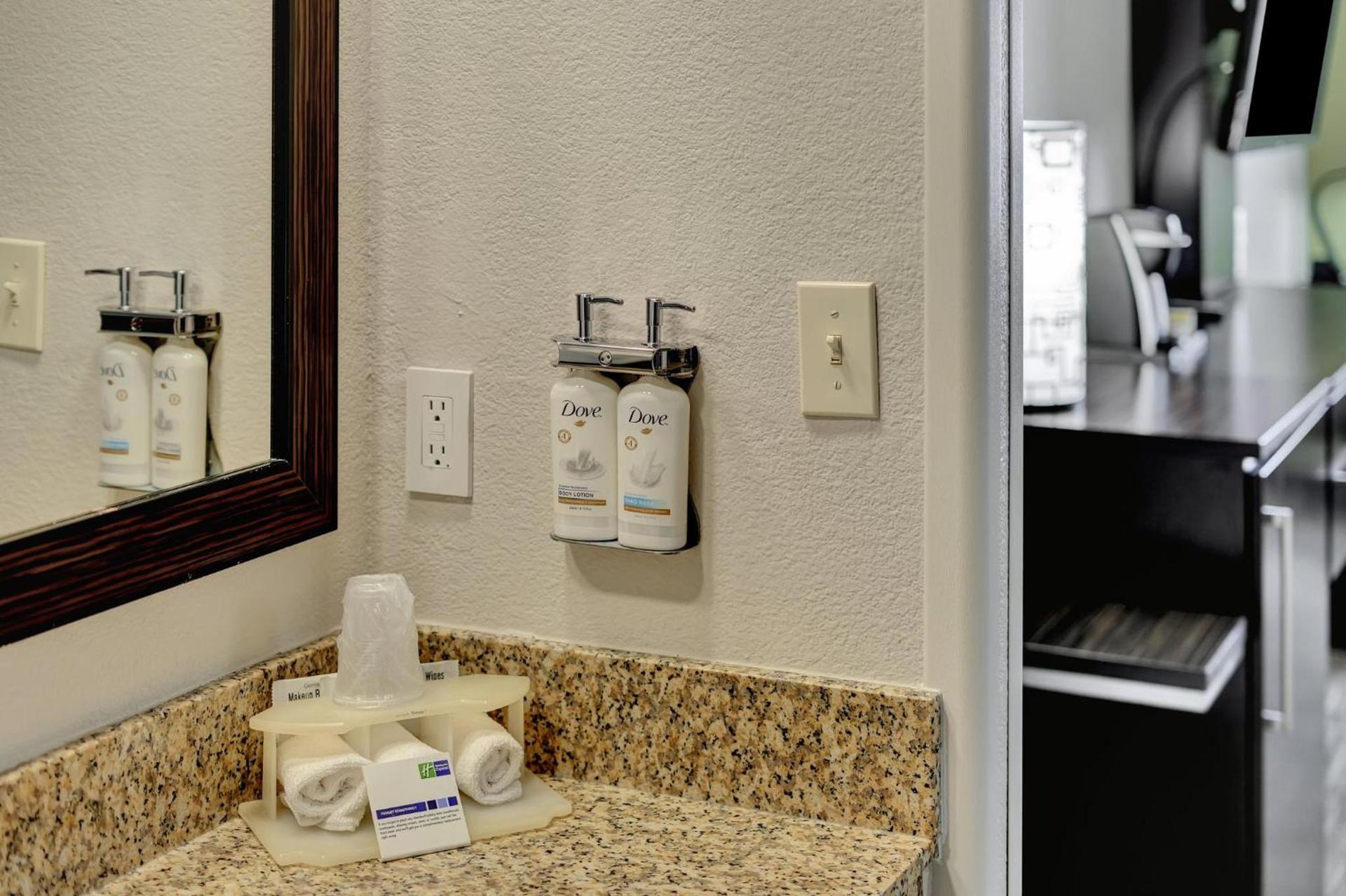 Holiday Inn Express Hotel & Suites Beatrice by IHG photo 17