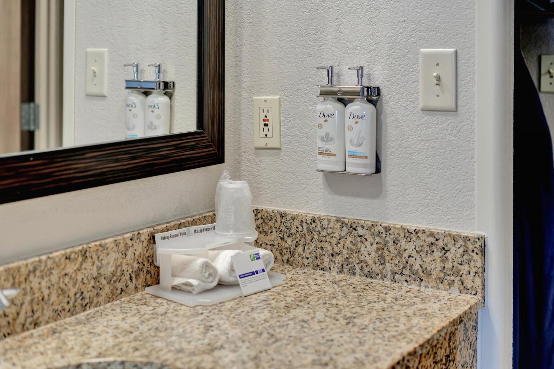 Holiday Inn Express Hotel & Suites Beatrice by IHG photo 20