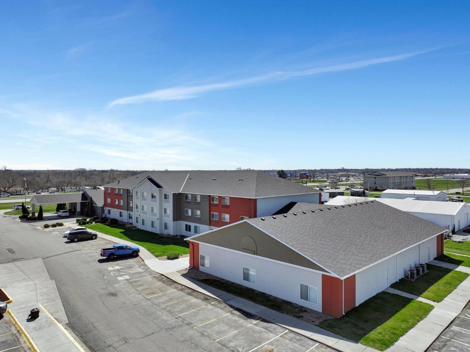 Holiday Inn Express Hotel & Suites Beatrice by IHG photo 79