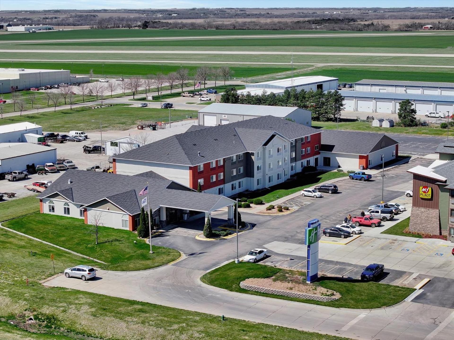 Holiday Inn Express Hotel & Suites Beatrice by IHG photo 77