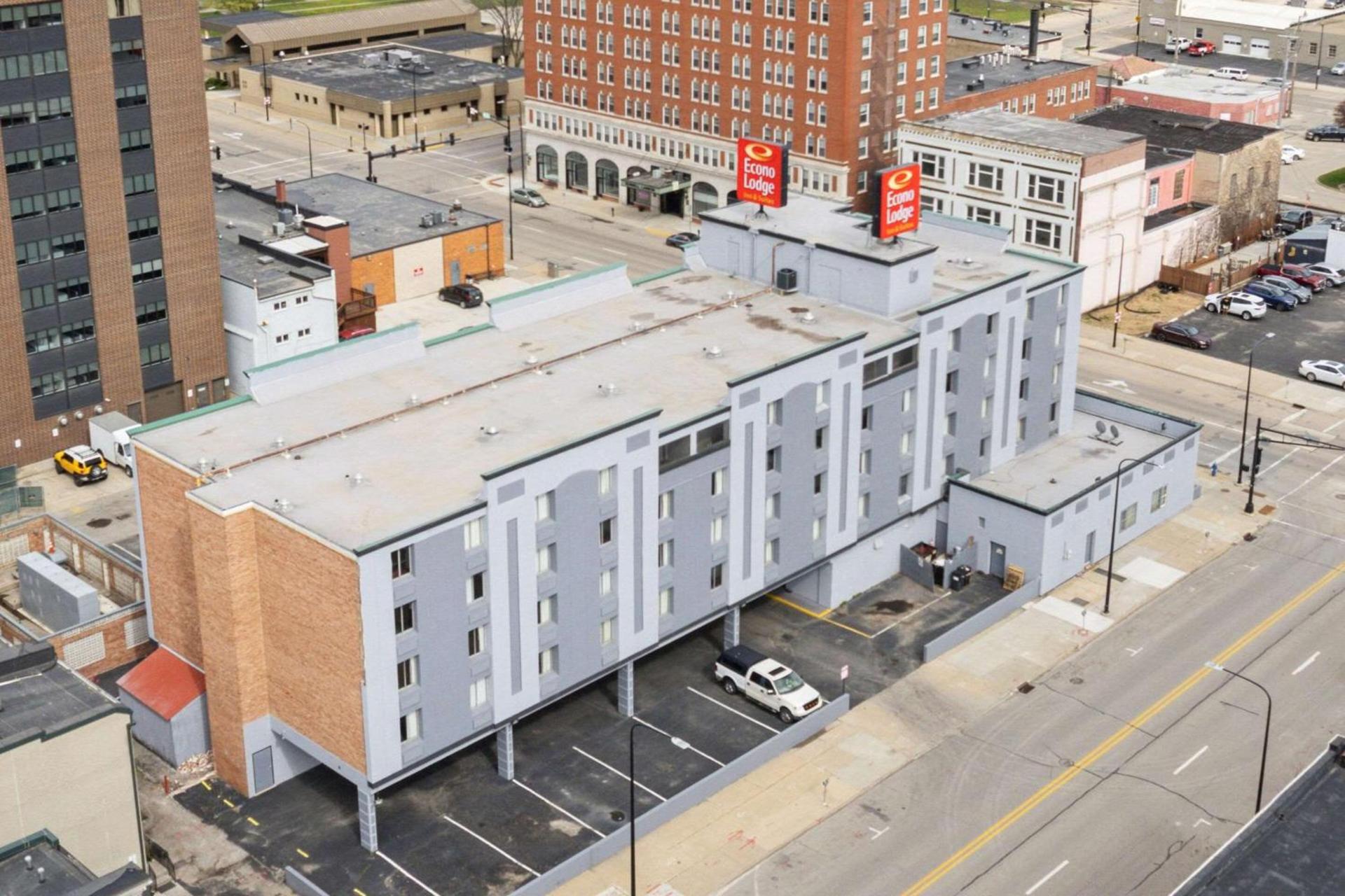 Econo Lodge Inn & Suites Waterloo Downtown photo 2