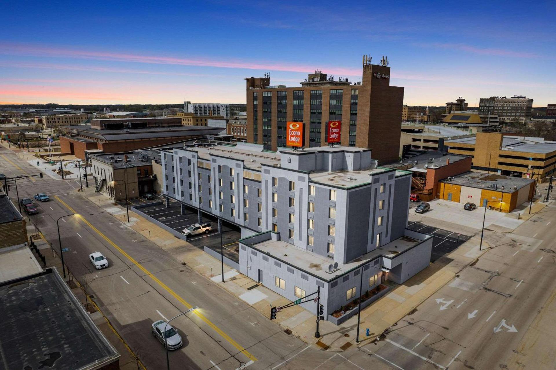 Econo Lodge Inn & Suites Waterloo Downtown — hotel in Waterloo
