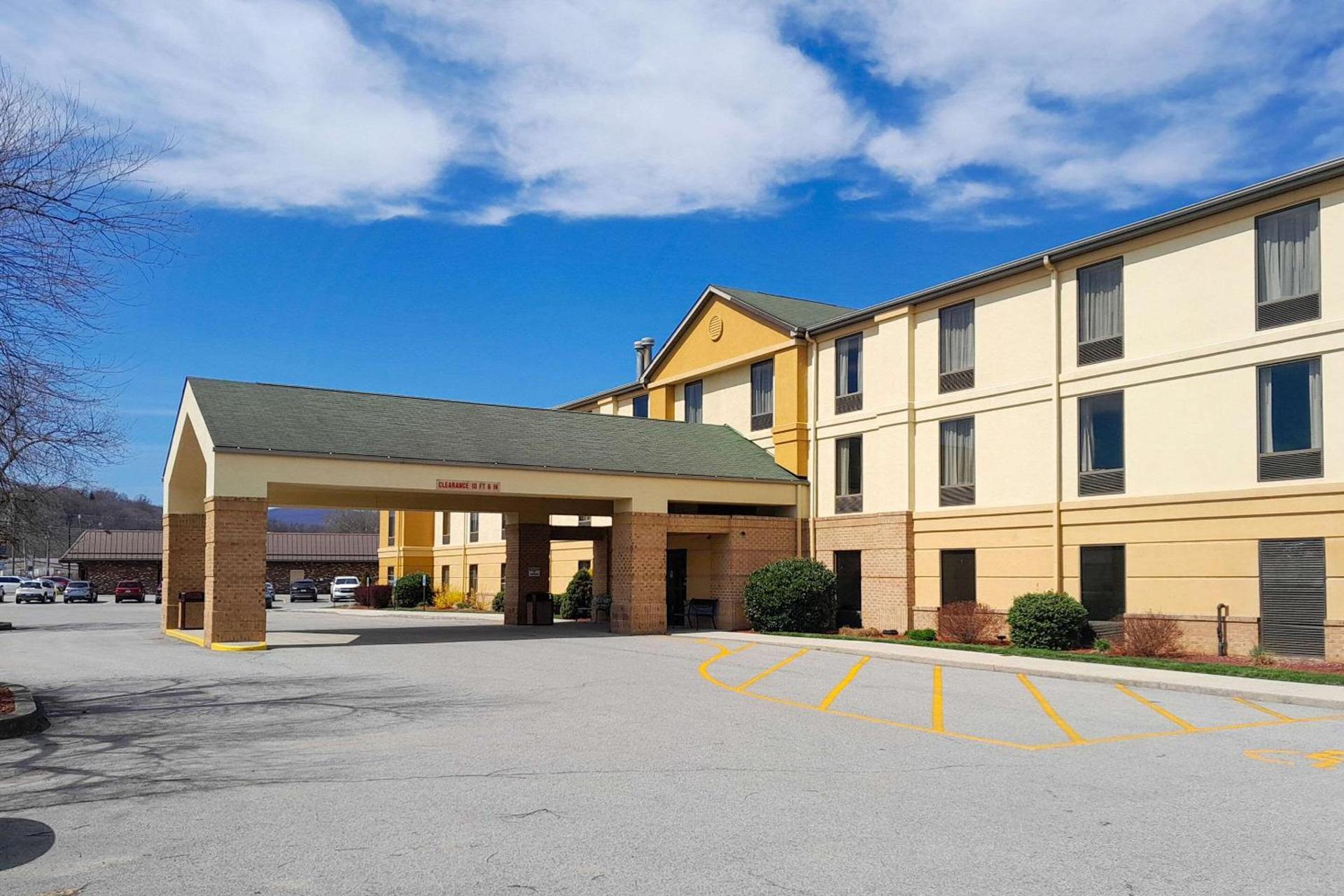 Comfort Inn Duncansville - Altoona photo 1