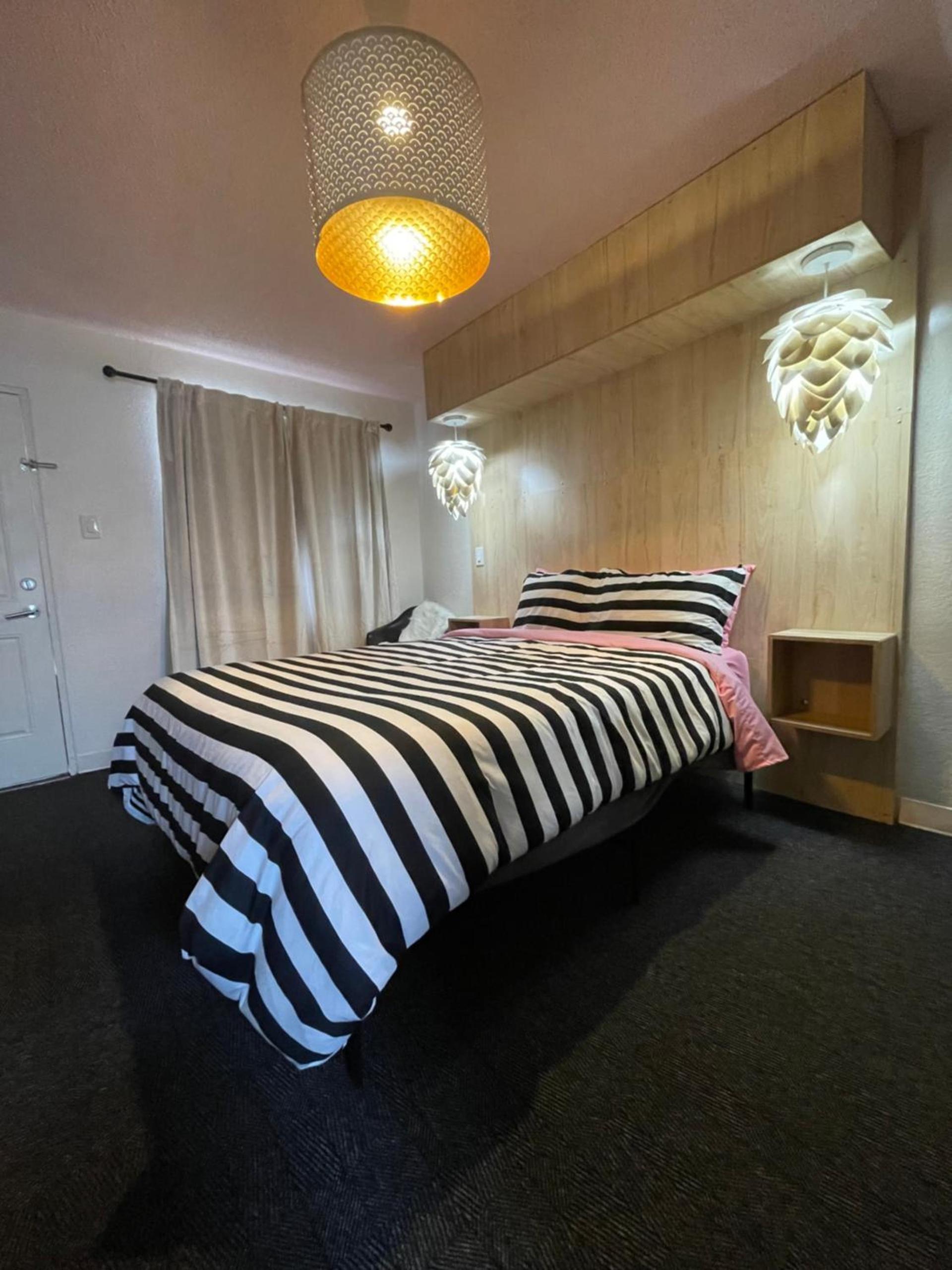 Rainbow Motel photo 87