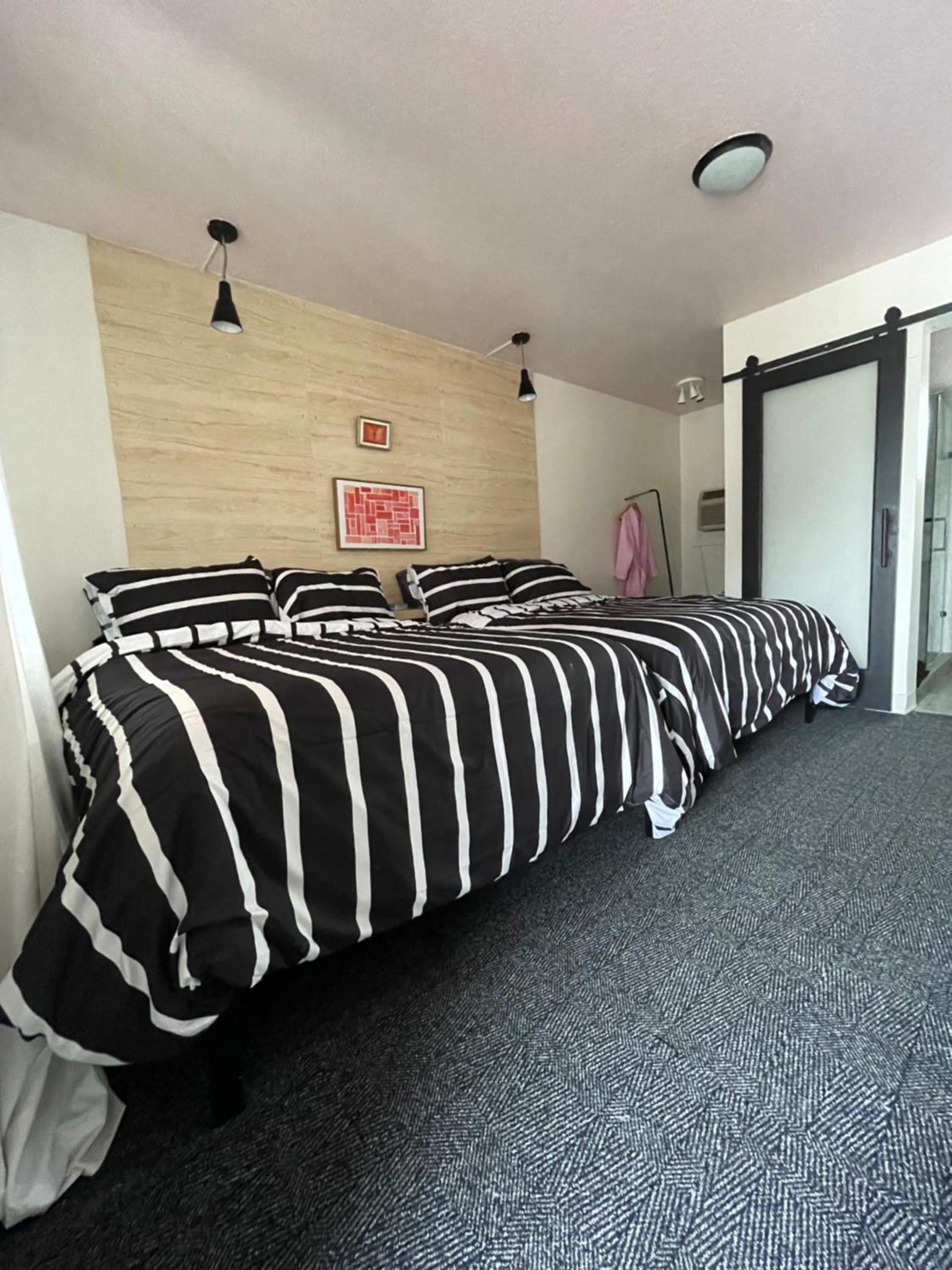 Rainbow Motel photo 73