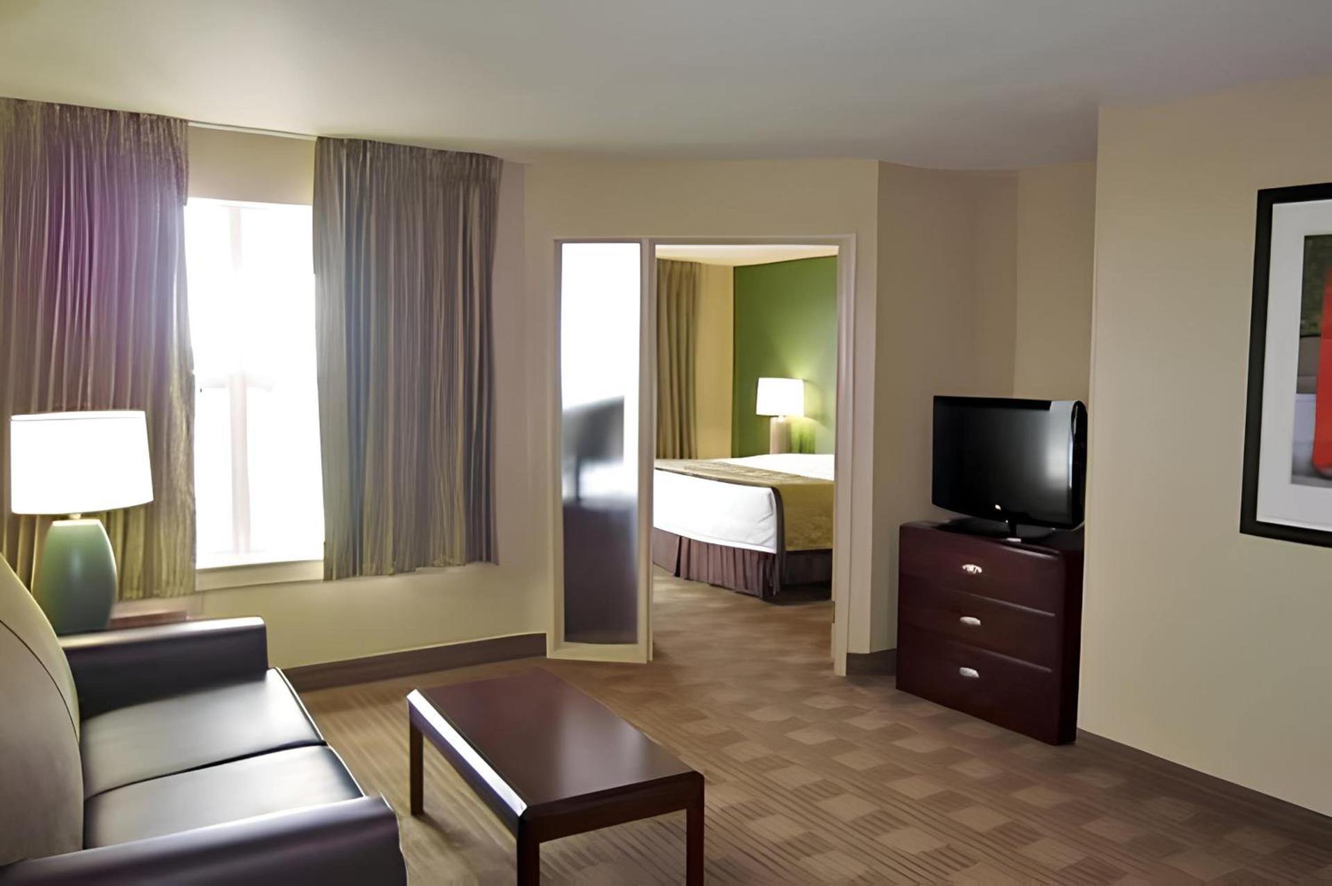 Candlewood Suites Houston Space Center - Webster photo 49