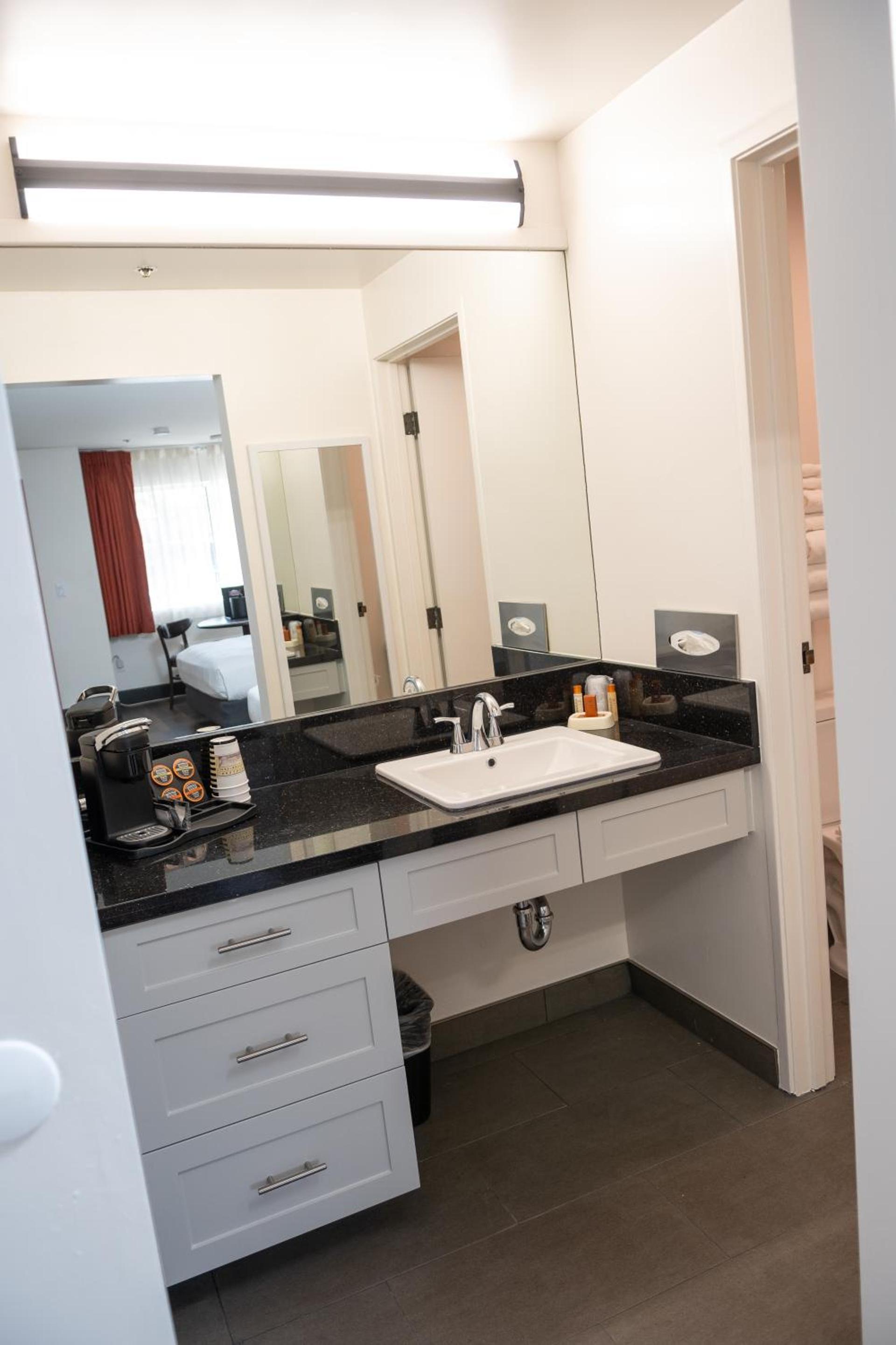 Carson Valley Motor Lodge and Suites photo 43