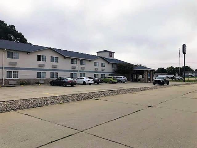 Regency Inn Geneseo IL photo 20